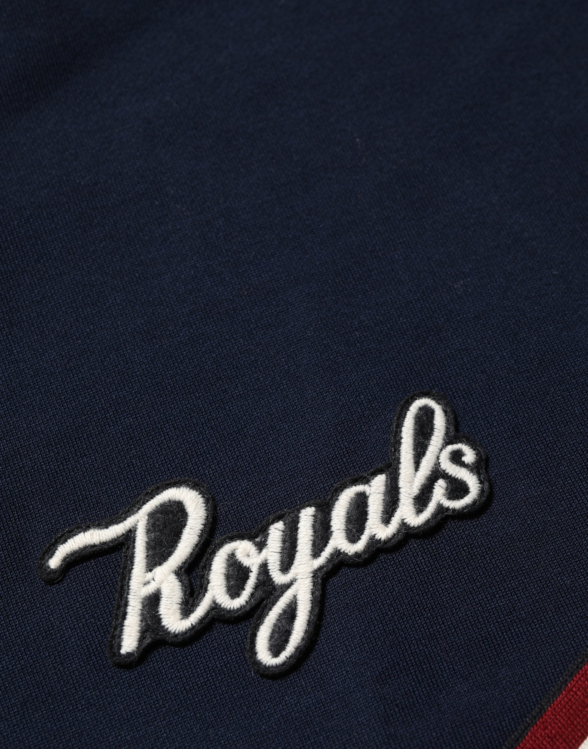 Sweatshirt Dolce & Gabbana 'Royals' avec panneaux bleus et rouges, motif patch, tissu confortable, style décontracté.