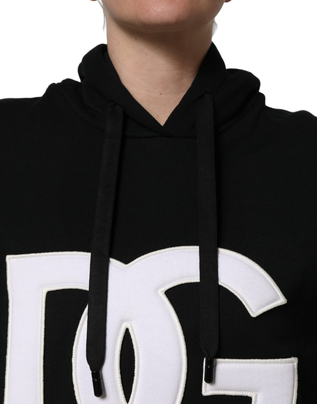 Sweat à capuche Dolce & Gabbana noir et blanc avec appliqués, style décontracté, en coton, visible sur le mannequin.