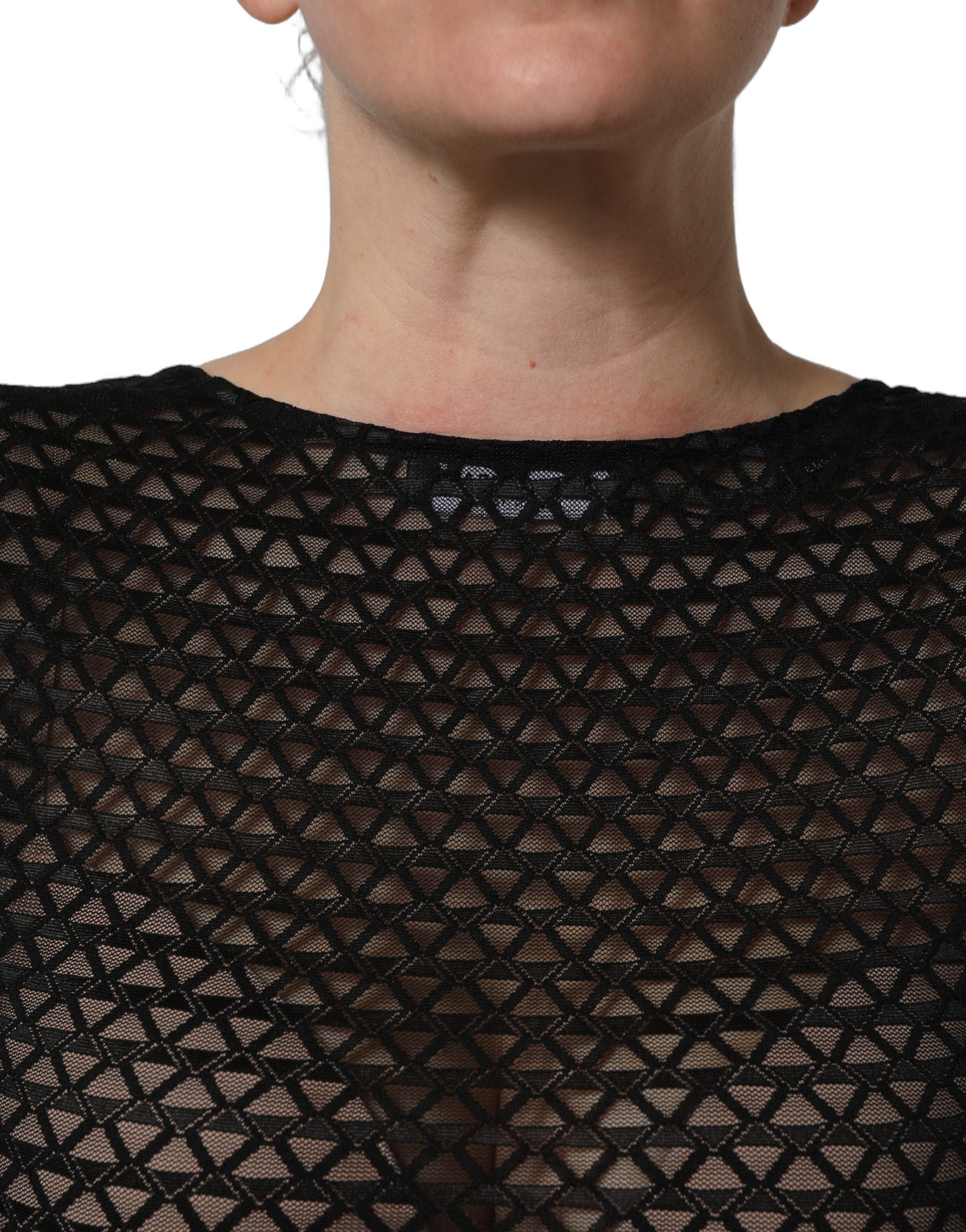 Top court en nylon noir à manches longues et filet, cropped, de la marque Dolce & Gabbana, visible en détail dans l'image.