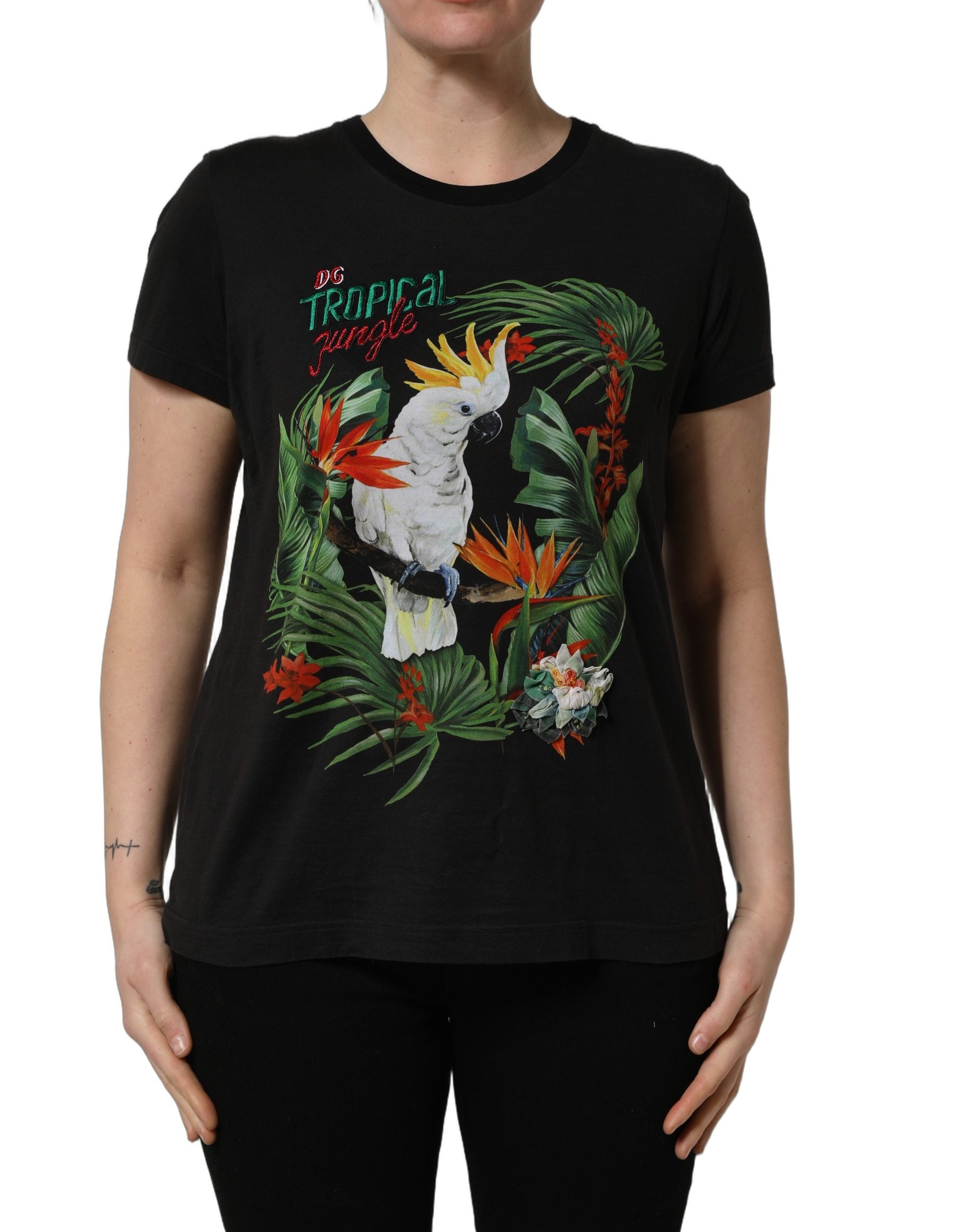 T-shirt noir Dolce & Gabbana à col rond avec motif tropical jungle, illustration colorée et détails de style élégant.