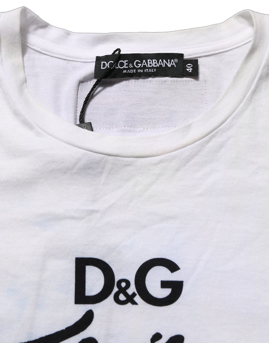 T-shirt blanche Dolce & Gabbana D&G is Flowers avec col rond, motif floral coloré, tissu léger, vue de face.