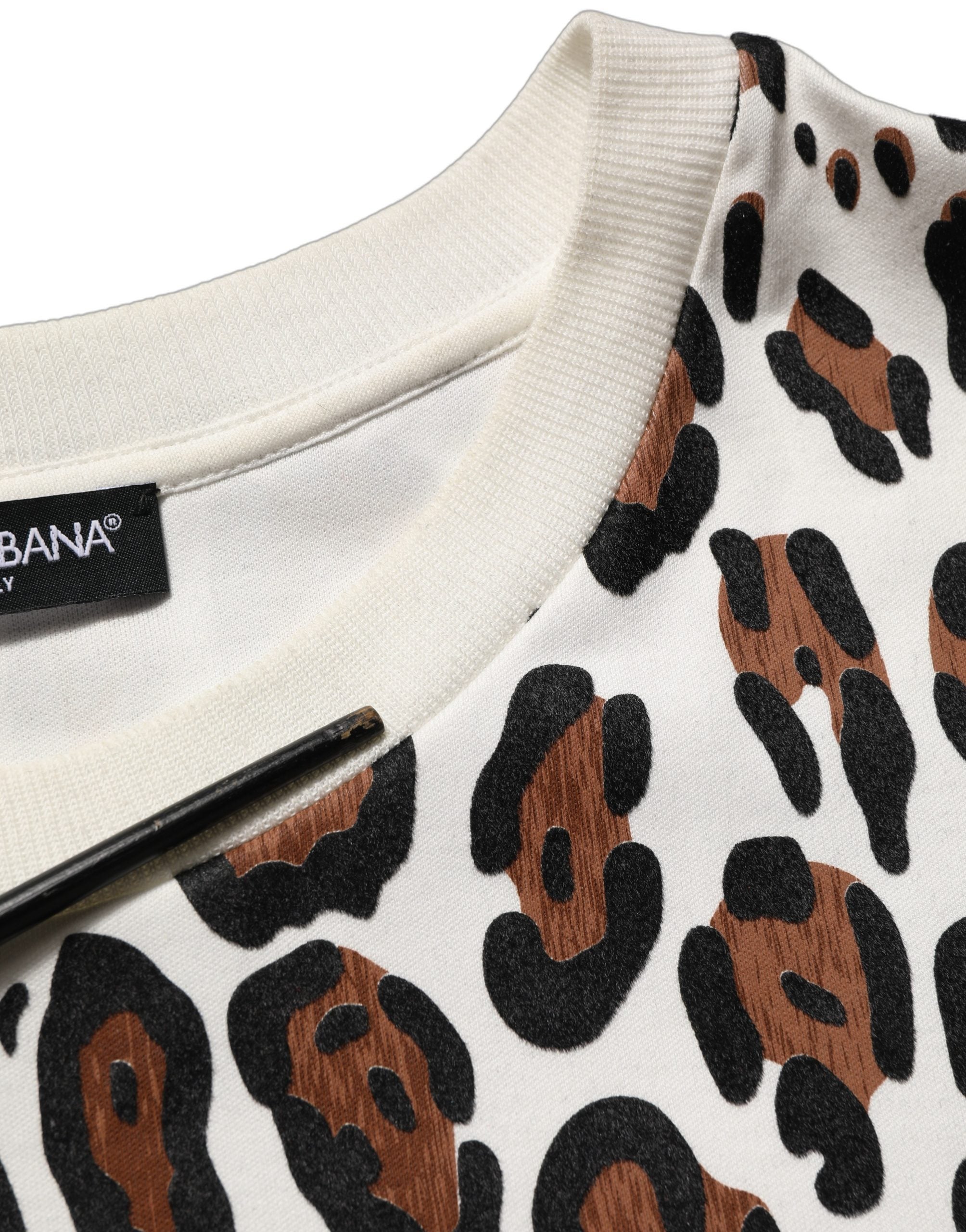 T-shirt à col rond Dolce & Gabbana multicolore avec imprimé léopard, style décontracté et tendance.
