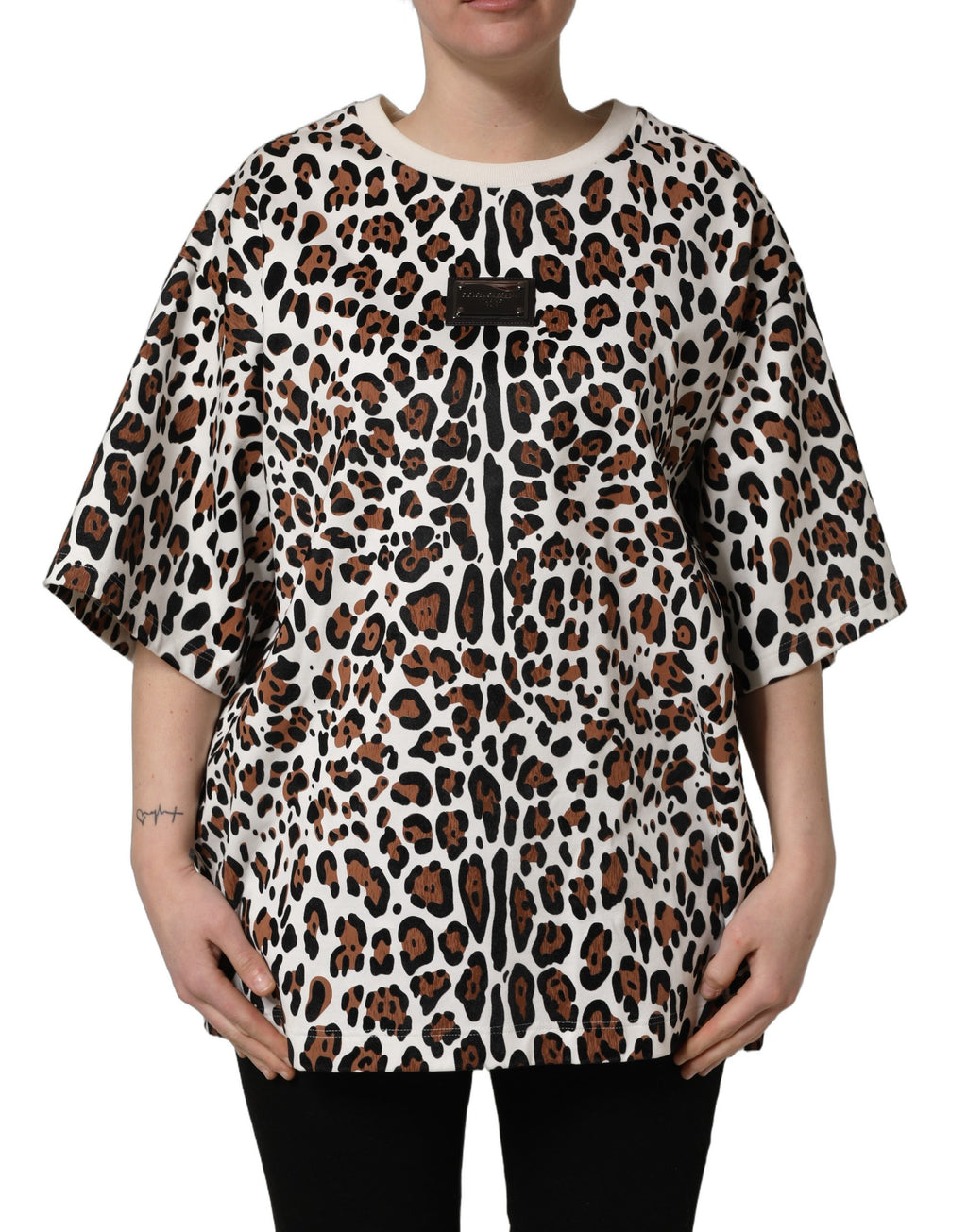 T-shirt à col rond Dolce & Gabbana à motif léopard multicolore, style décontracté et tendance.