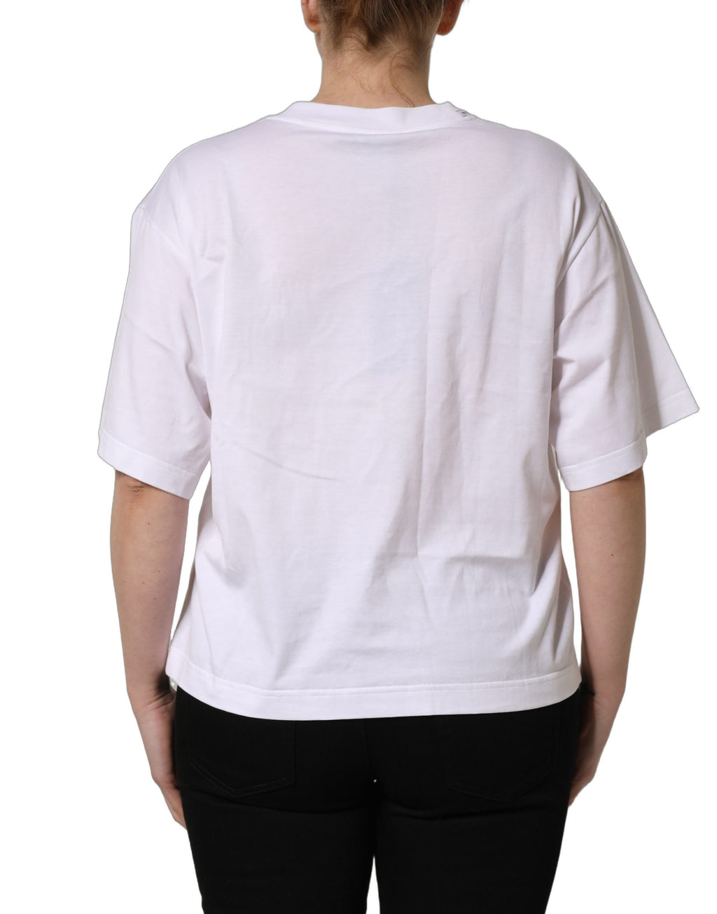 T-shirt Dolce & Gabbana blanc avec patch drapeau d'Italie, col rond, style décontracté, visible en gros plan.