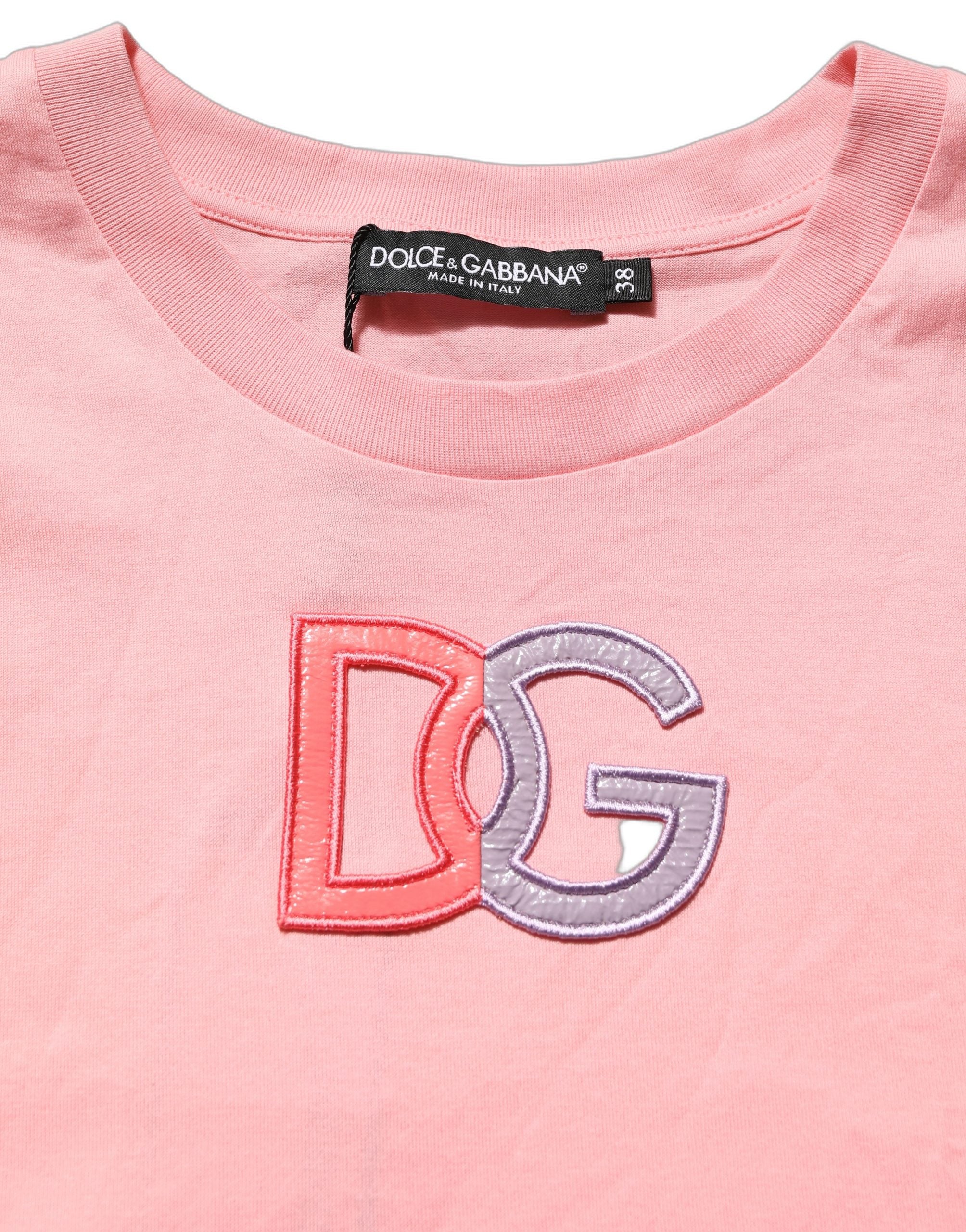 T-shirt rose en coton Dolce & Gabbana avec logo DG rond neckline, style décontracté et mode élégante.