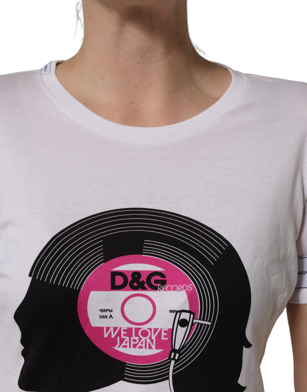 T-shirt en coton blanc Dolce & Gabbana avec impression « We Love Japan » visible, mode décontractée et graphique.