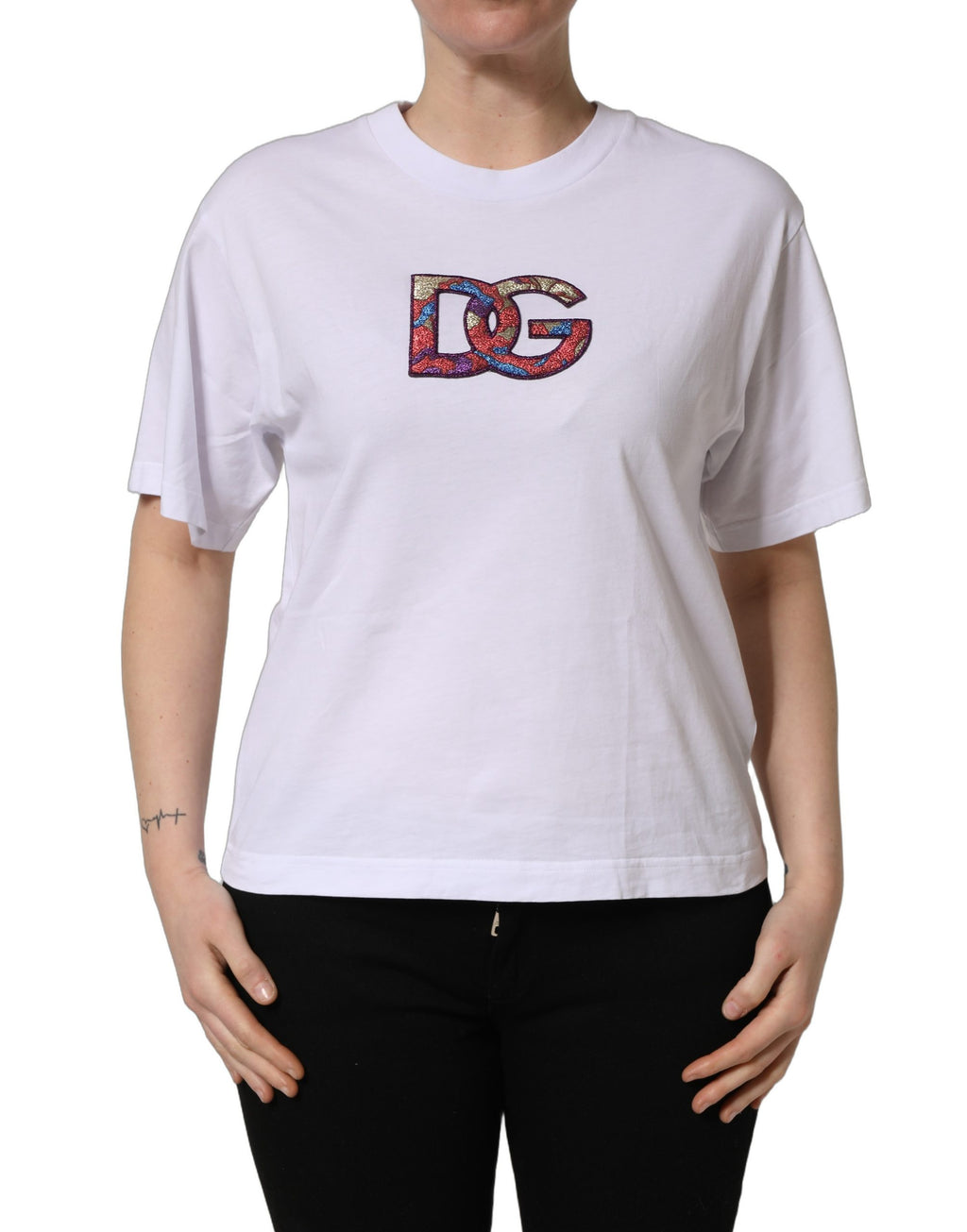 T-shirt blanc en coton Dolce & Gabbana avec logo DG brodé sur le devant, col rond et coupe classique.