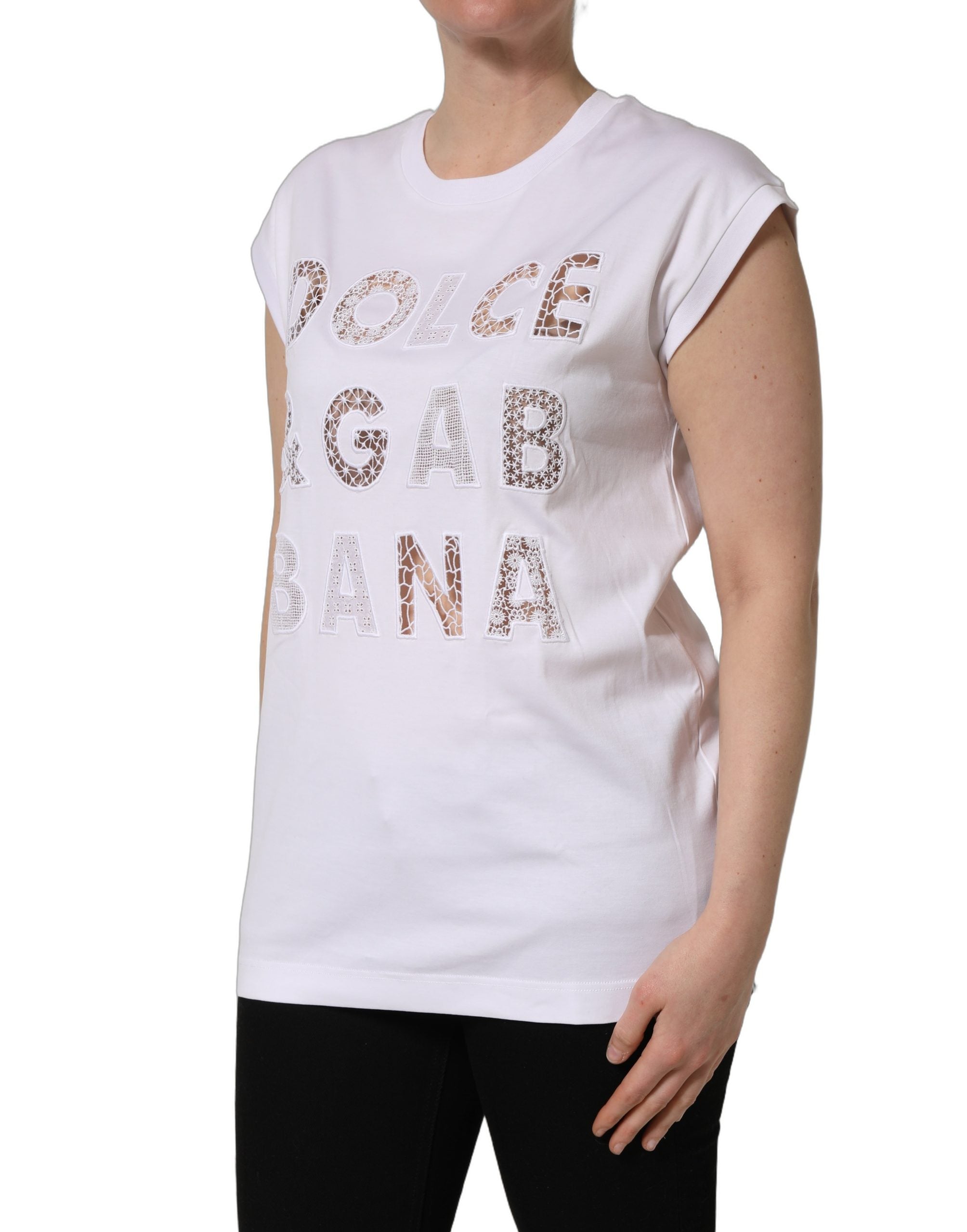 T-shirt sans manches blanche Dolce & Gabbana avec logo rond sur le col, style décontracté et moderne.