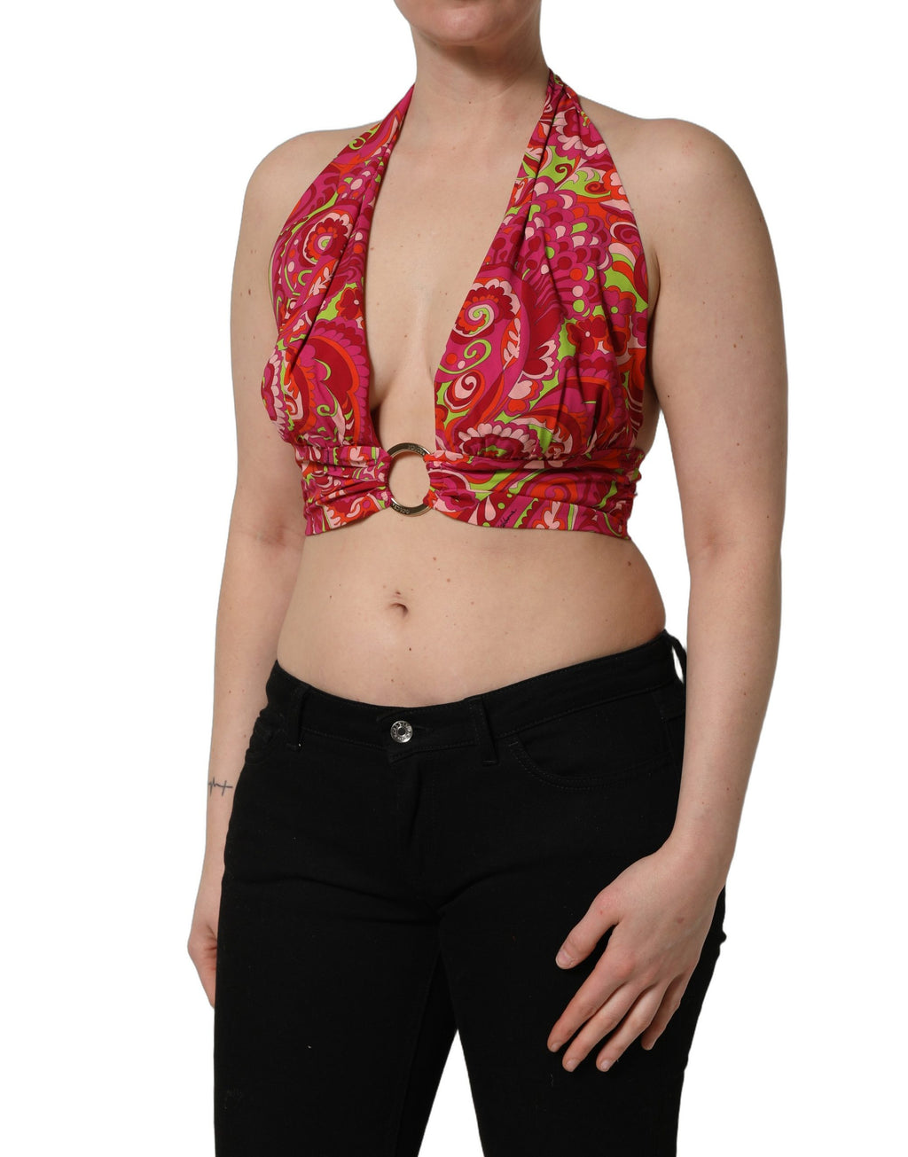 Top court en soie rouge à motif cachemire Dolce & Gabbana, encolure halter, crop top élégant et tendance.