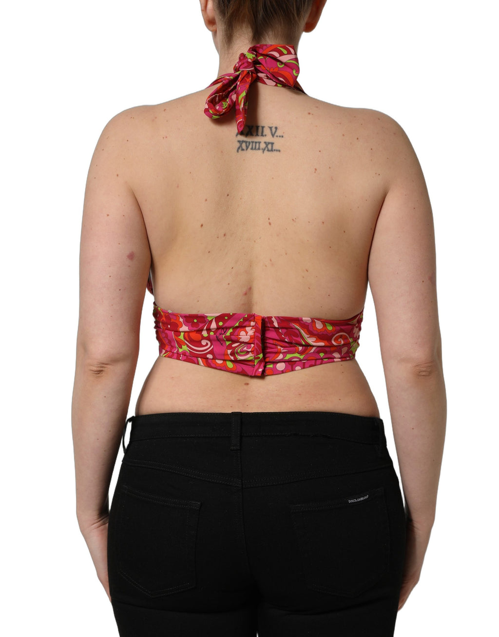 Haut court en soie rouge à motif cachemire Dolce & Gabbana, débardeur halter avec col montant et design élégant.