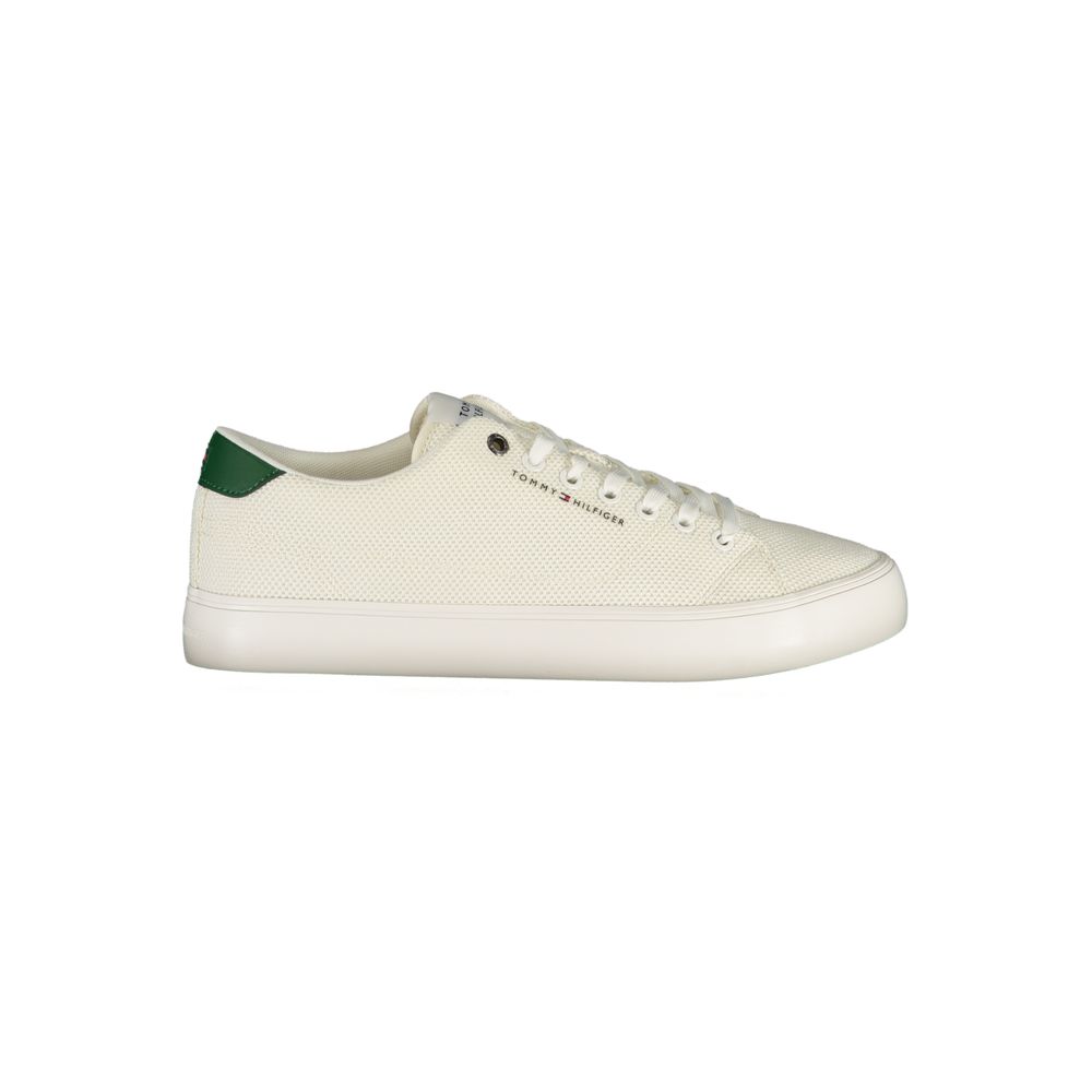 Sneaker pour hommes Tommy Hilfiger en polyester blanc, avec semelle blanche et design moderne visible sur l'image.