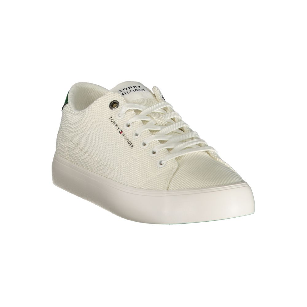 Sneaker homme Tommy Hilfiger en polyester blanc, style décontracté avec semelle blanche et design moderne.
