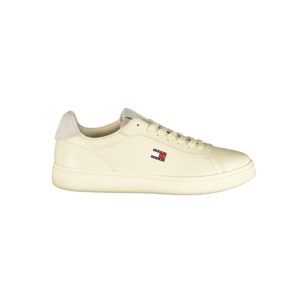 Sneaker blanc en polyuréthane pour homme de la marque Tommy Hilfiger, vue de face avec détails du design.