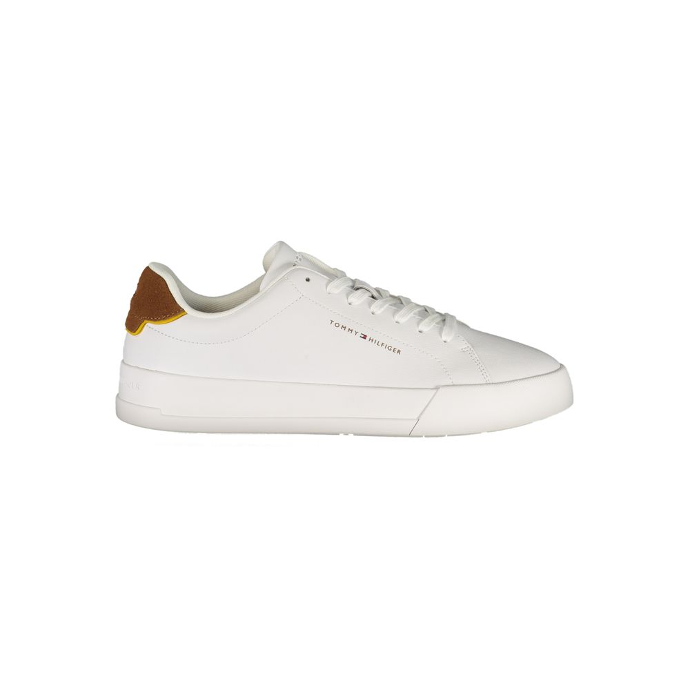 Sneaker en cuir blanc pour homme de la marque Tommy Hilfiger, vue de côté.