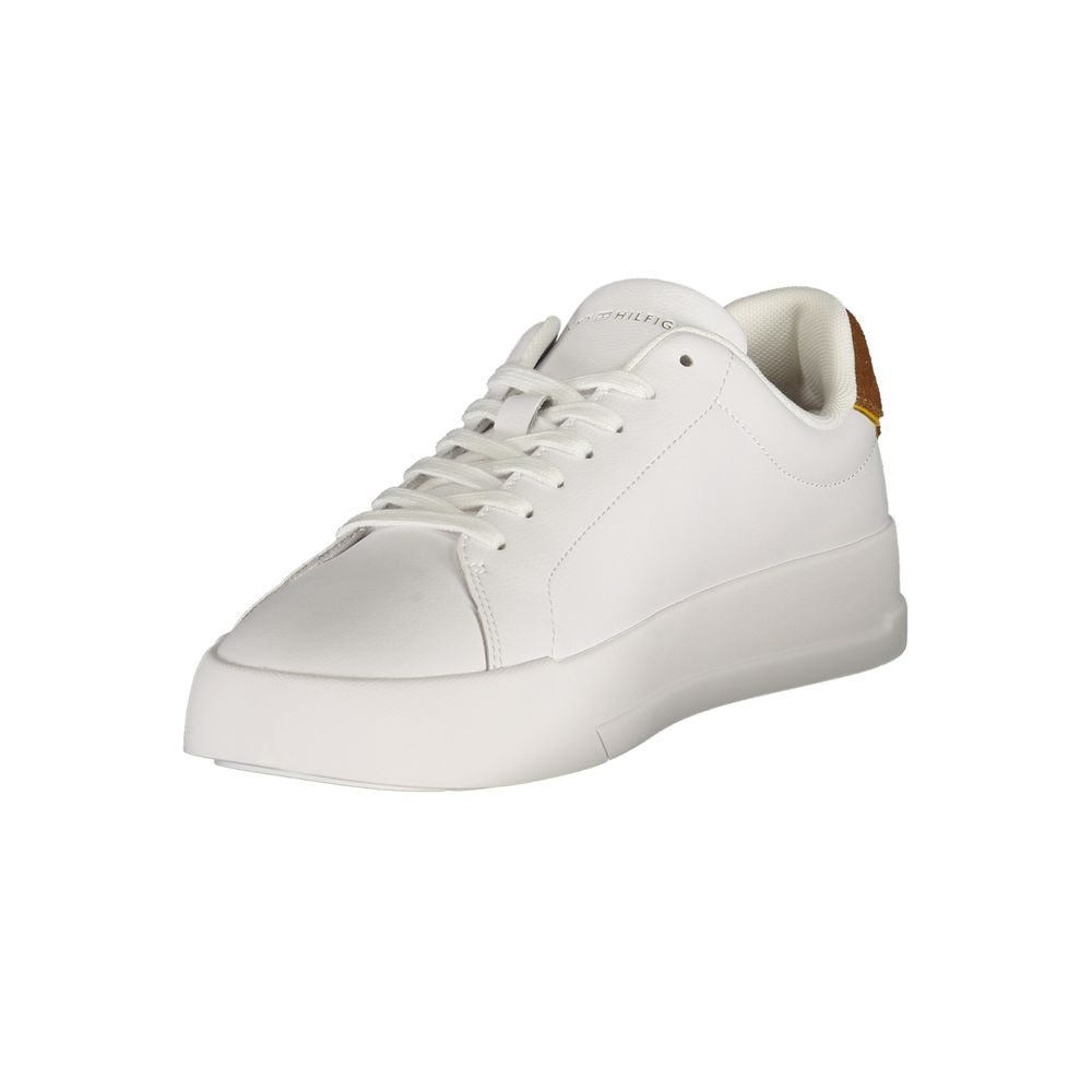 Chaussure sneaker pour homme Tommy Hilfiger en cuir blanc, style décontracté et élégant.