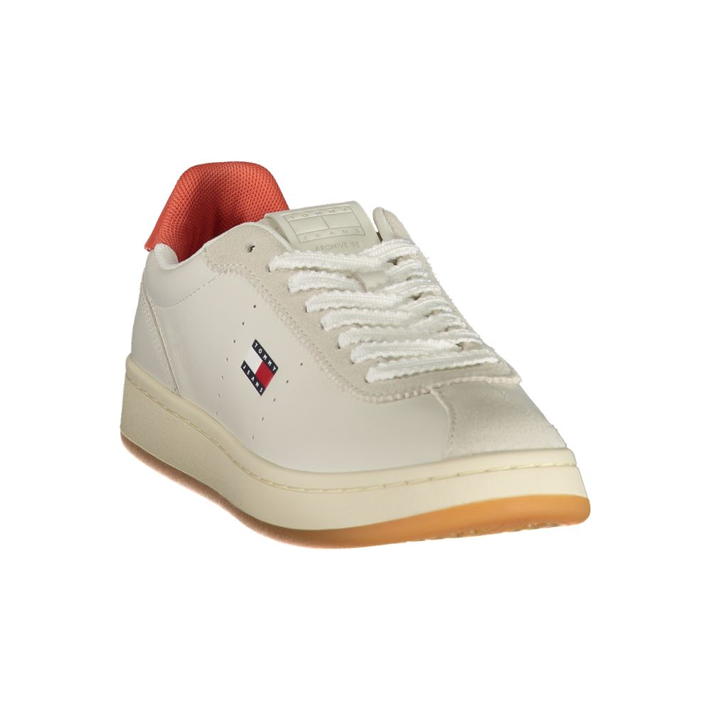 Basket en polyuréthane beige pour femme de la marque Tommy Hilfiger, sneaker élégante et confortable.