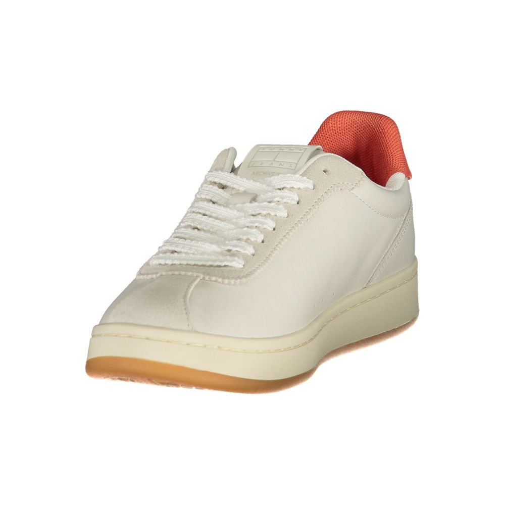 Sneakers pour femmes Tommy Hilfiger en polyuréthane beige, avec semelle blanche et design élégant.