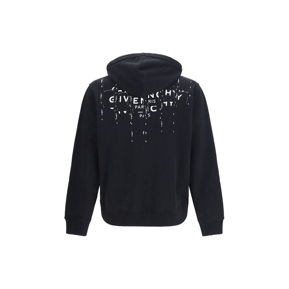 Sweatshirt noir en coton de Givenchy, coupe décontractée, avec logo discret sur la poitrine, porté sur un mannequin.