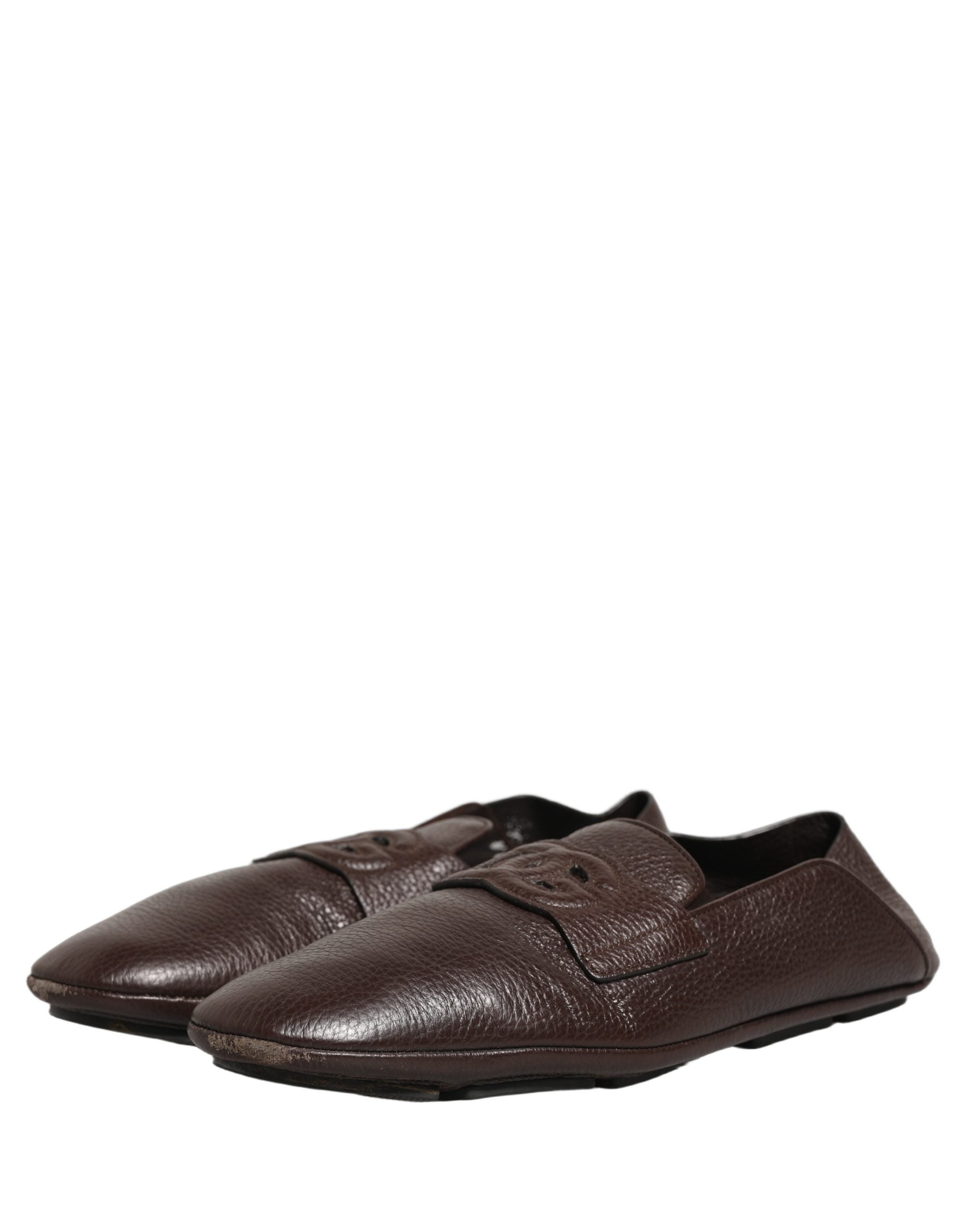 Chaussures mocassins en cuir de daim marron de Dolce & Gabbana, style chaussure de conduite élégante et raffinée.