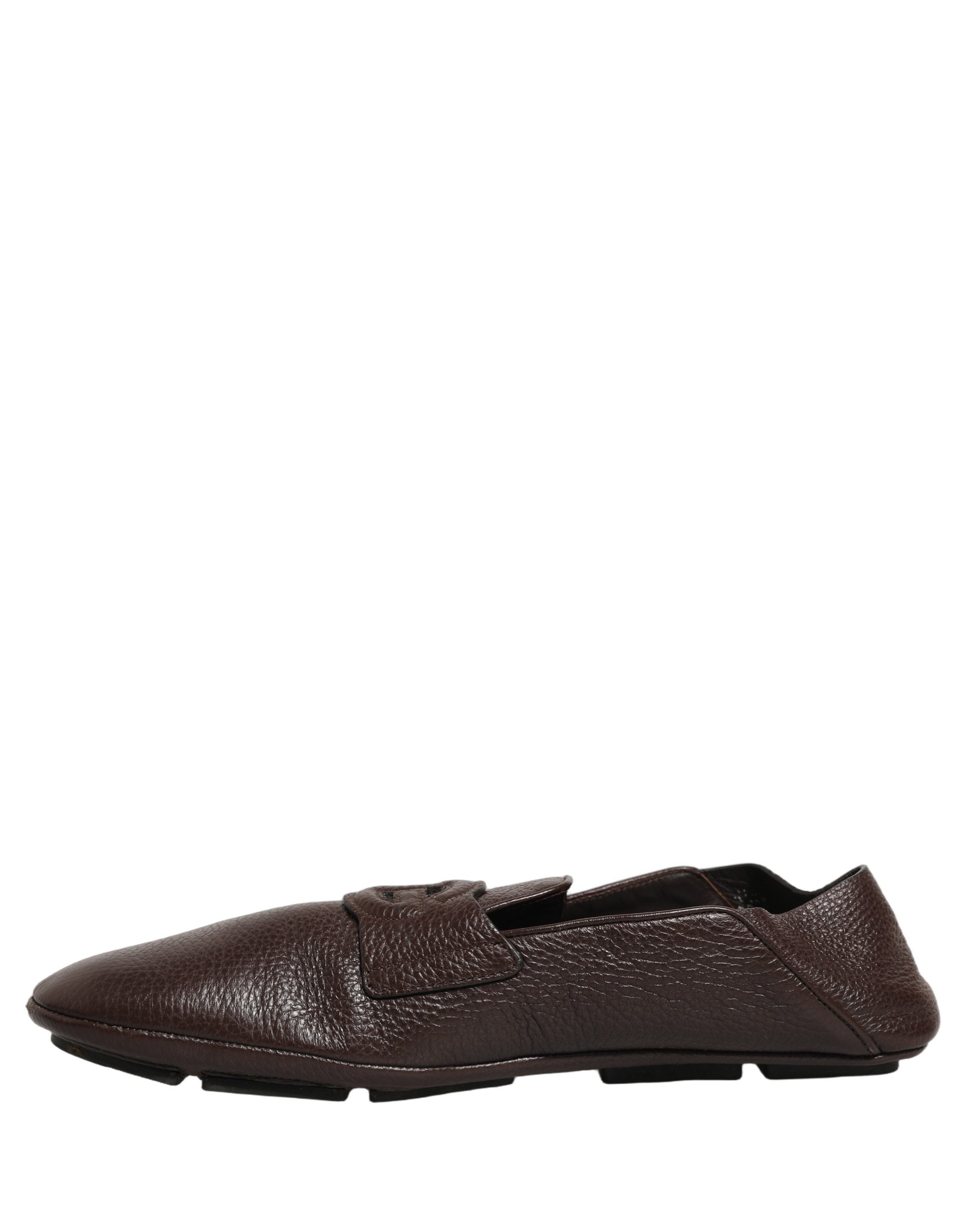 Chaussures mocassins en cuir de daim marron de Dolce & Gabbana, style conducteur, vue de face avec détails du cuir.
