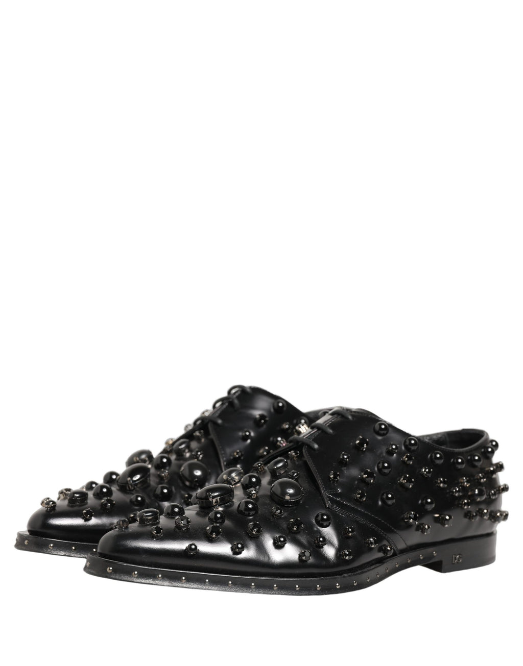 Chaussures Derby formelles pour homme en cuir noir avec clous, de la marque Dolce & Gabbana, élégantes et sophistiquées.