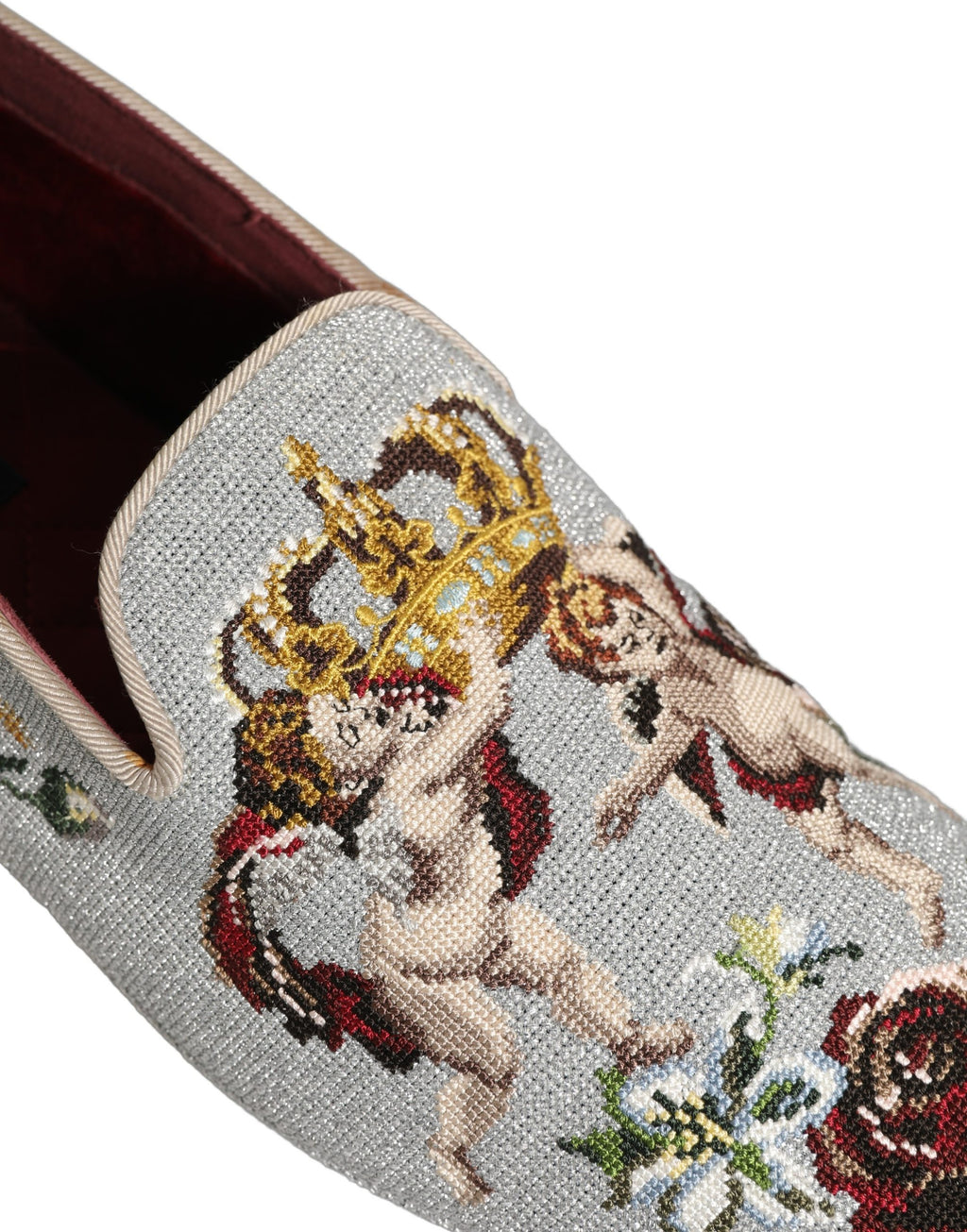Chaussures loafers Dolce & Gabbana gris avec broderie d'ange, couronne et rose, en cuir élégante et détaillée.