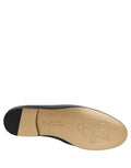Chaussures mocassins Dolce & Gabbana en cuir argenté avec logo DG, style slip-on, visibles avec détails élégants.