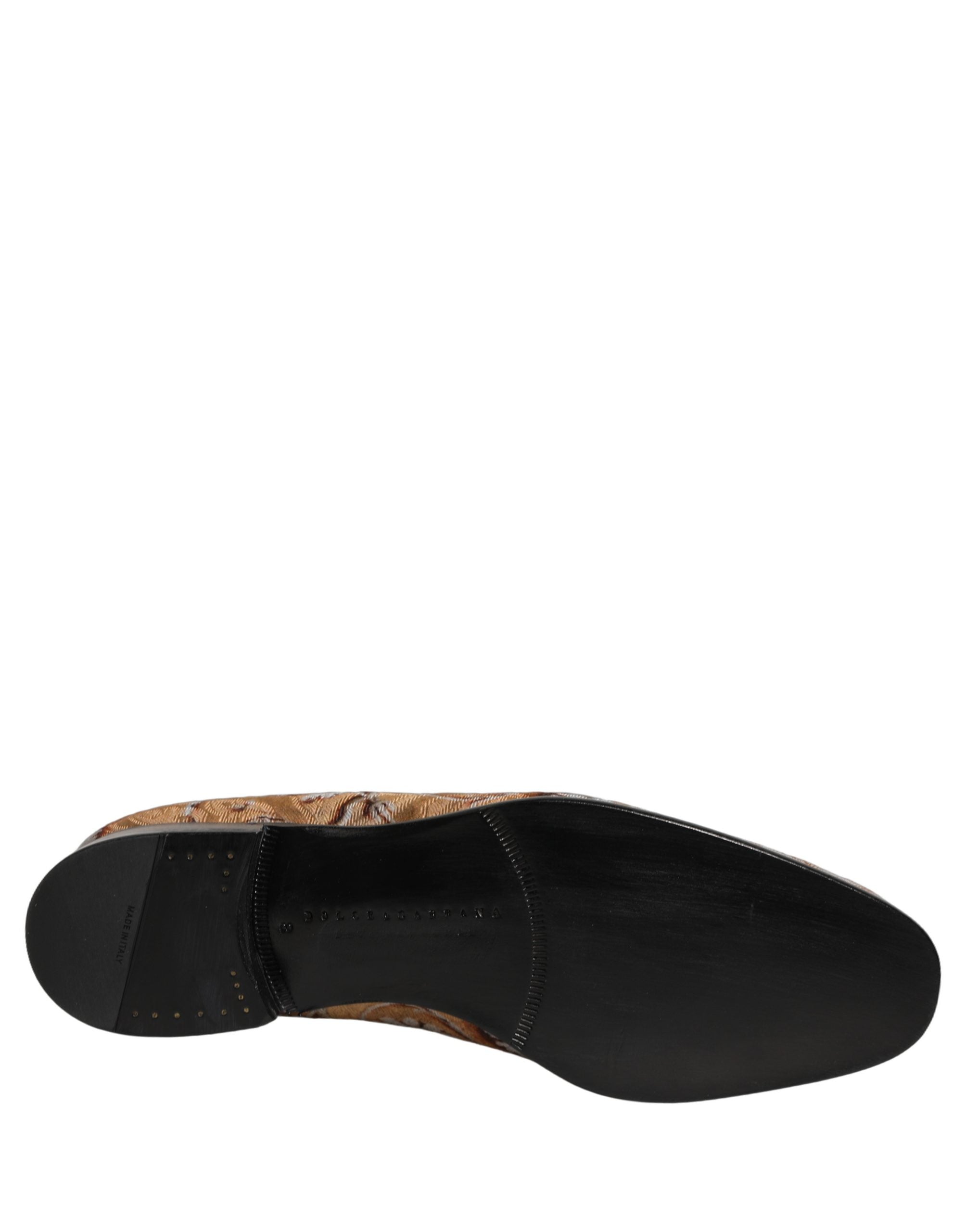Chaussures mocassins homme Dolce & Gabbana beige en brocart, slip-on élégants avec design raffiné et détails sophistiqués.