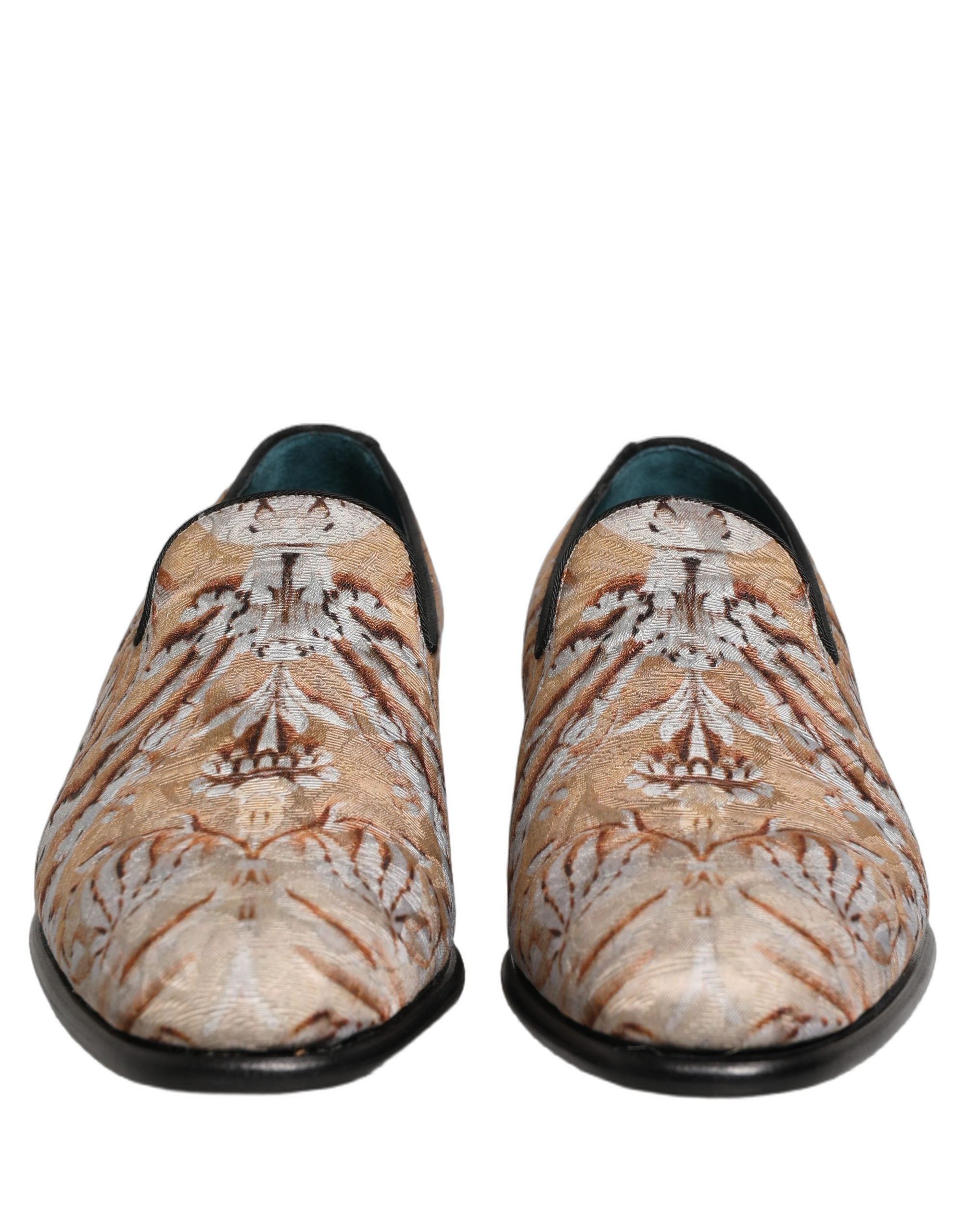 Chaussures mocassins habillés pour homme Dolce & Gabbana en brocart beige, style slip-on avec finition élégante.