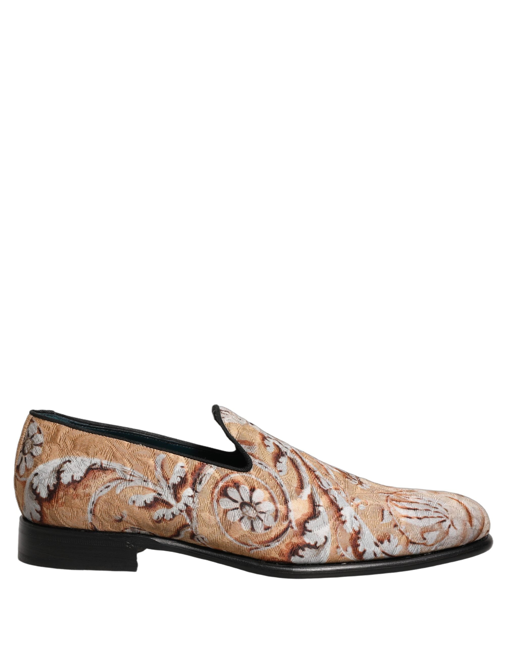 Chaussures mocassins homme Dolce & Gabbana beige en brocart, sans lacets, élégantes et sophistiquées.