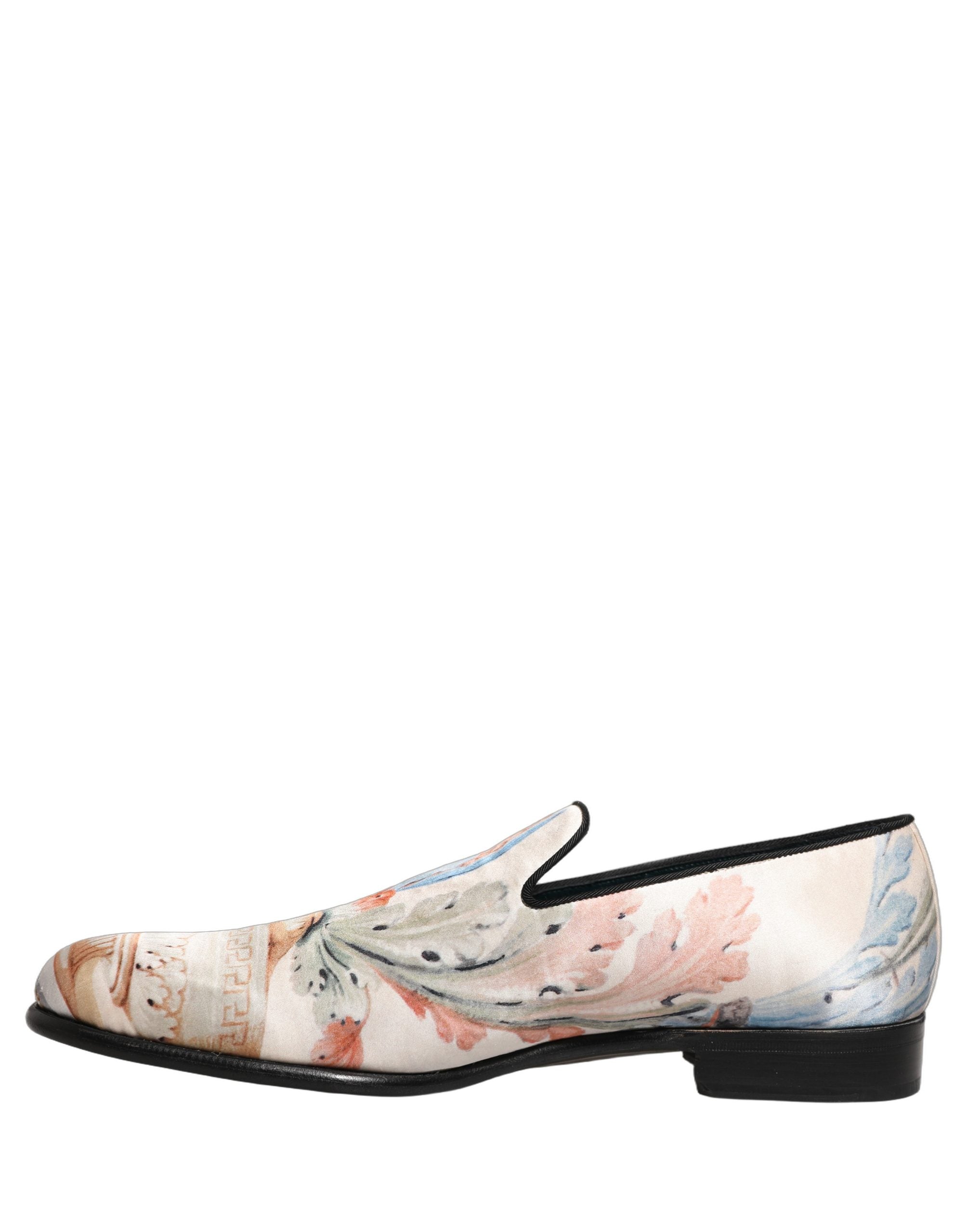 Chaussures mocassins Dolce & Gabbana blanches avec motif floral, slip-on, élégantes et confortables.