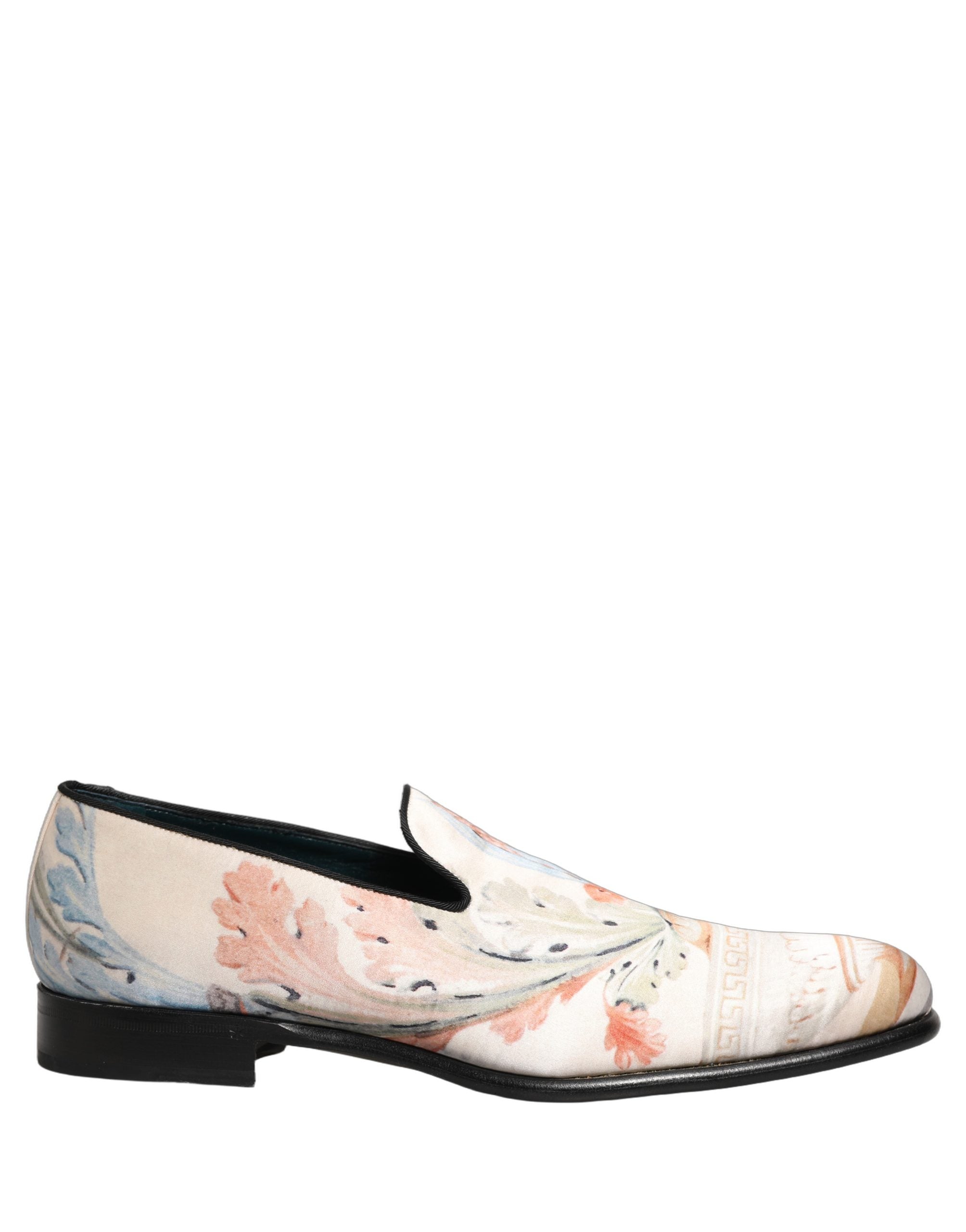 Chaussures mocassins Dolce & Gabbana blanches avec motif floral, style slip-on pour femme.