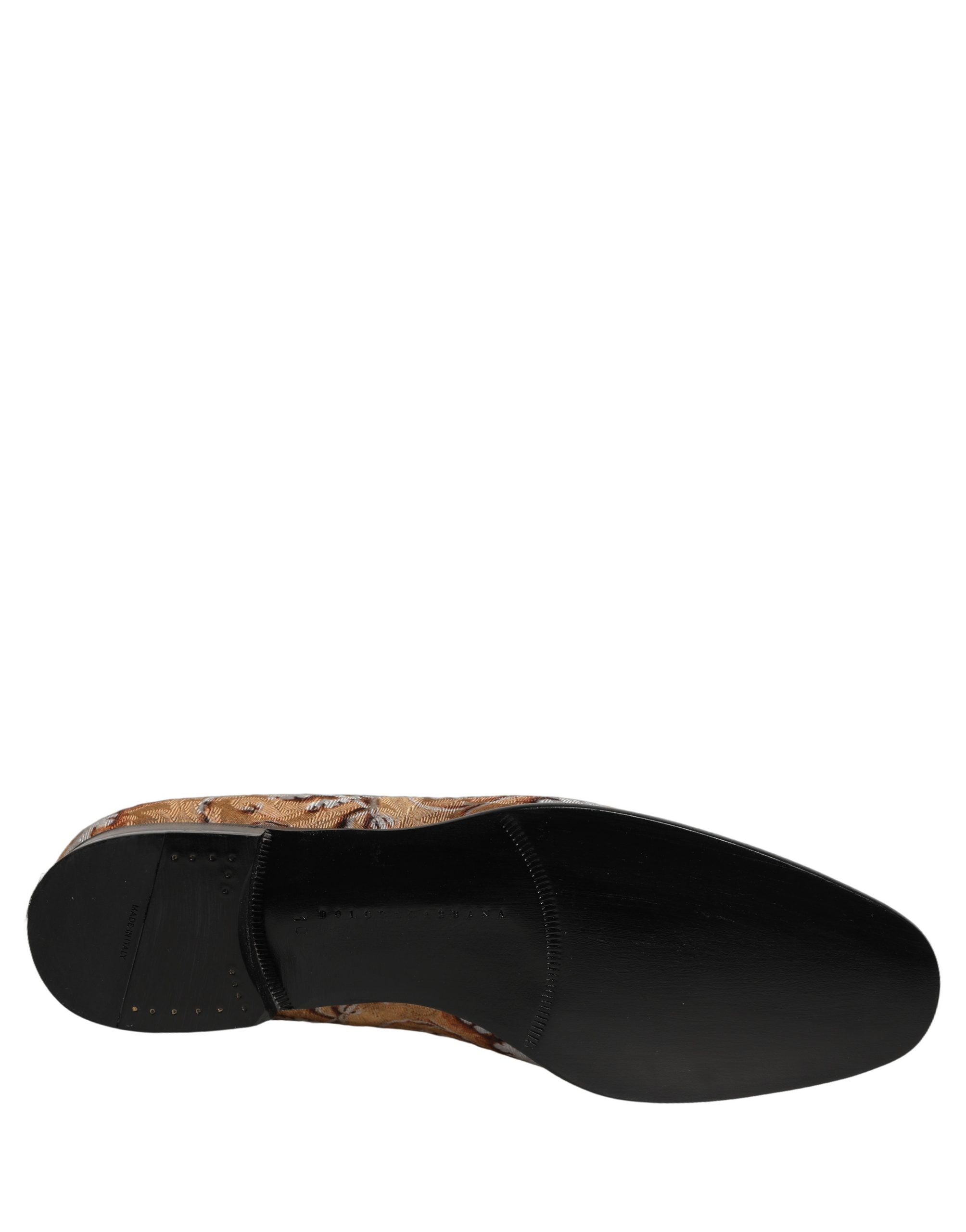 Chaussures mocassins pour homme Dolce & Gabbana en brocart doré baroque, élégantes et luxueuses.