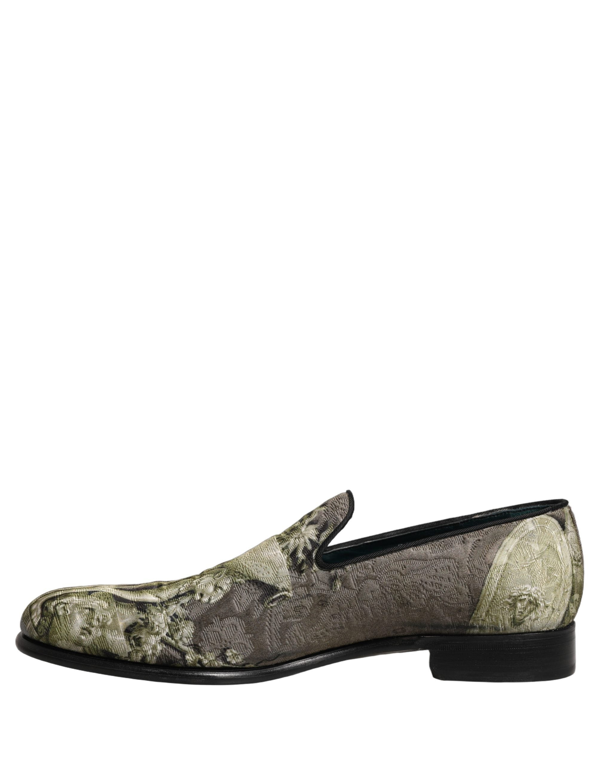 Chaussures mocassins Dolce & Gabbana en cuir marron avec motif baroque, style slip-on et design élégant.