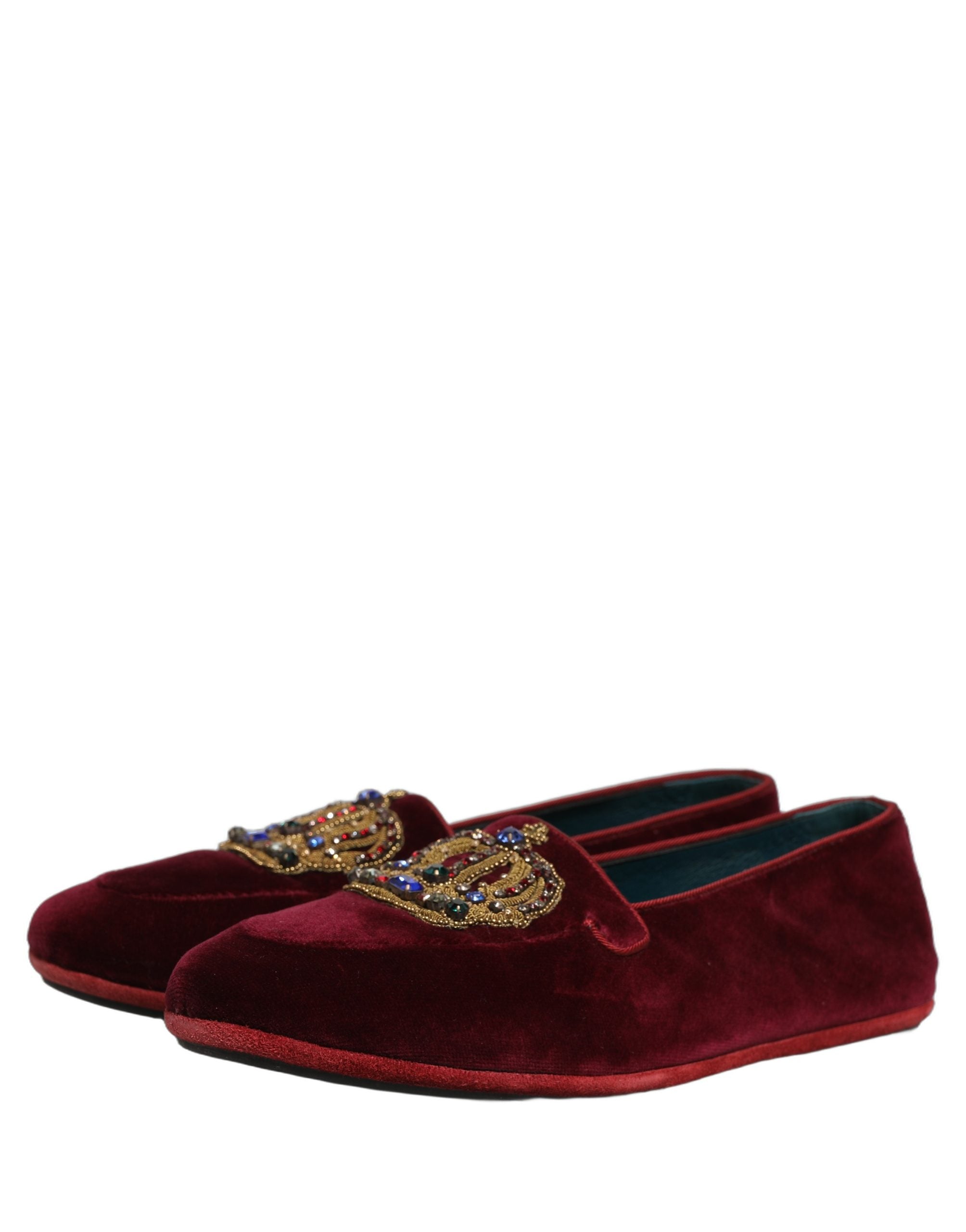 Chaussures Dolce & Gabbana, mocassins en velours bordeaux avec couronne, style slip-on, élégantes et confortables pour homme.