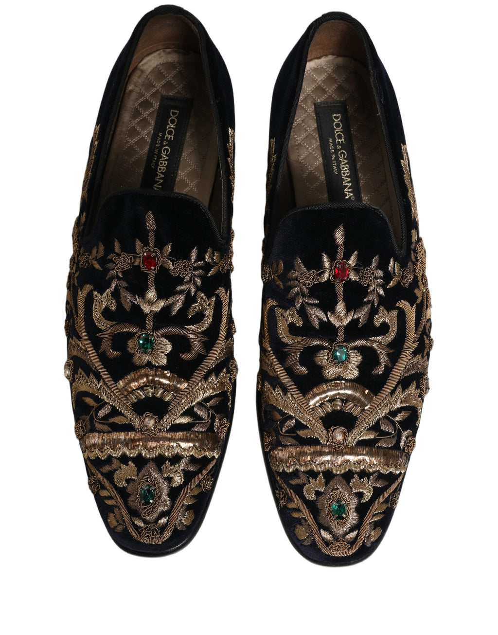 Chaussures loafers en velours noir Dolce & Gabbana avec embellissements élégants, vue en gros plan sur le dessus.