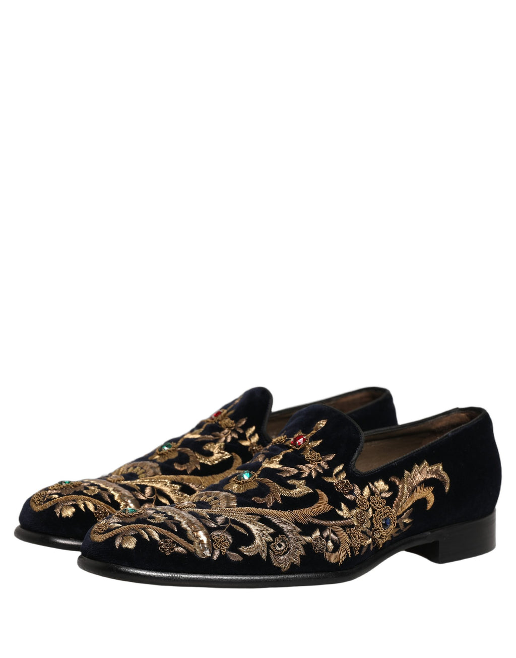 Chaussures Dolce & Gabbana en velours noir avec embellissements, style loafers élégants et sophistiqués.