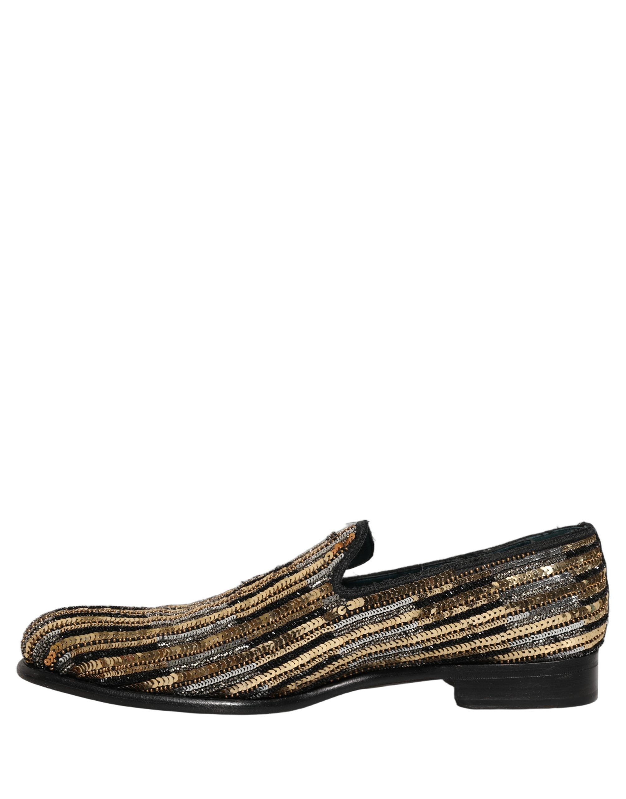 Chaussures loafers Dolce & Gabbana en sequins dorés et rayures, élégantes et ornées de détails brillants.