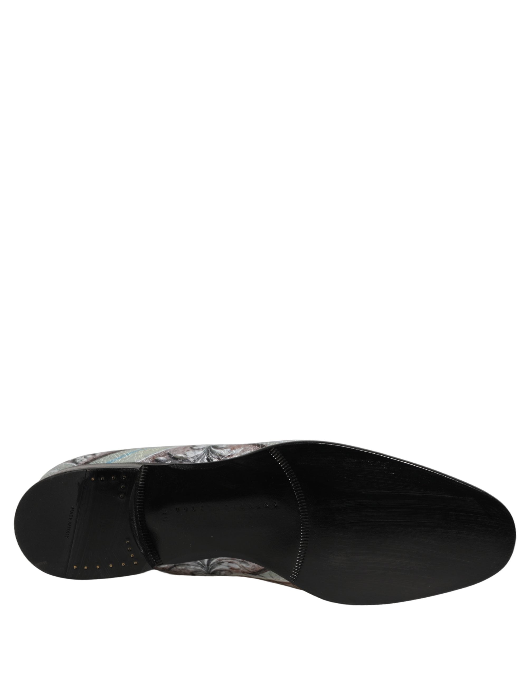 Chaussures Dolce & Gabbana en velours multicolore avec motif baroque, style mocassins élégants pour femmes.