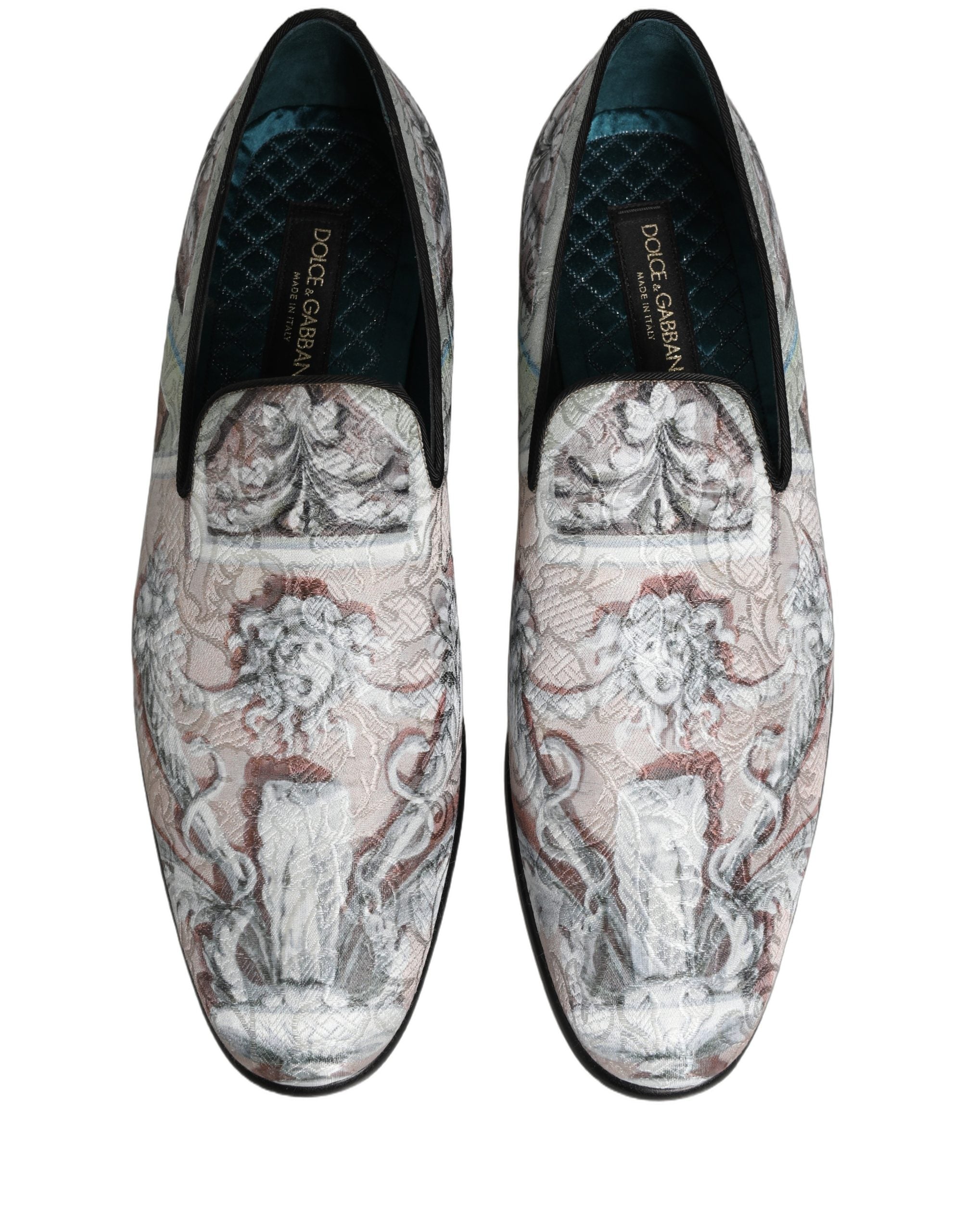 Chaussures Dolce & Gabbana en velours multicolore avec motif baroque, style loafers élégants et sophistiqués.