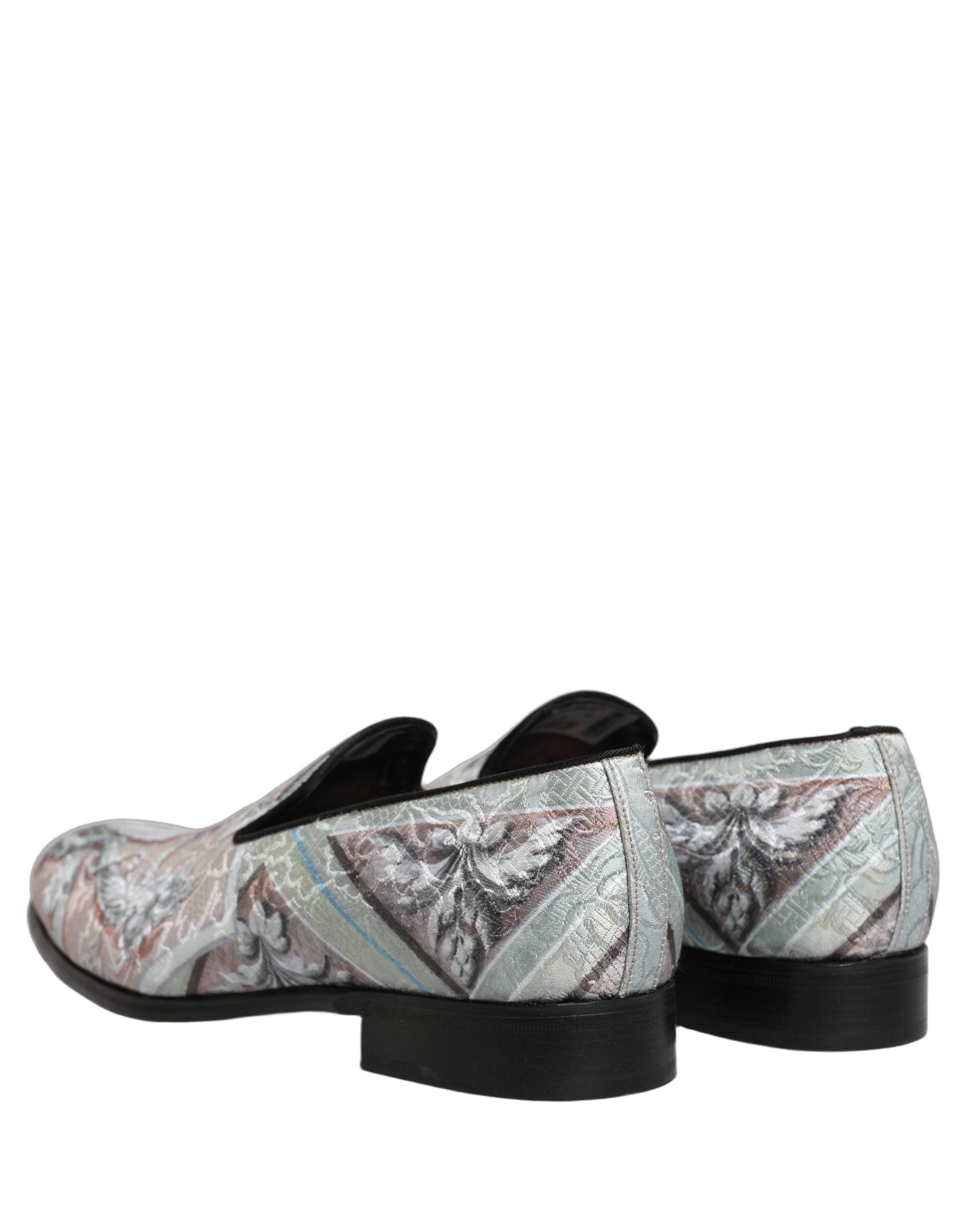 Chaussures loafers Dolce & Gabbana en velours multicolore avec motif baroque, élégantes et sophistiquées.