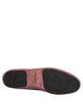 Chaussures plates Dolce & Gabbana en velours rose pour homme, slip-on élégants et confortables.