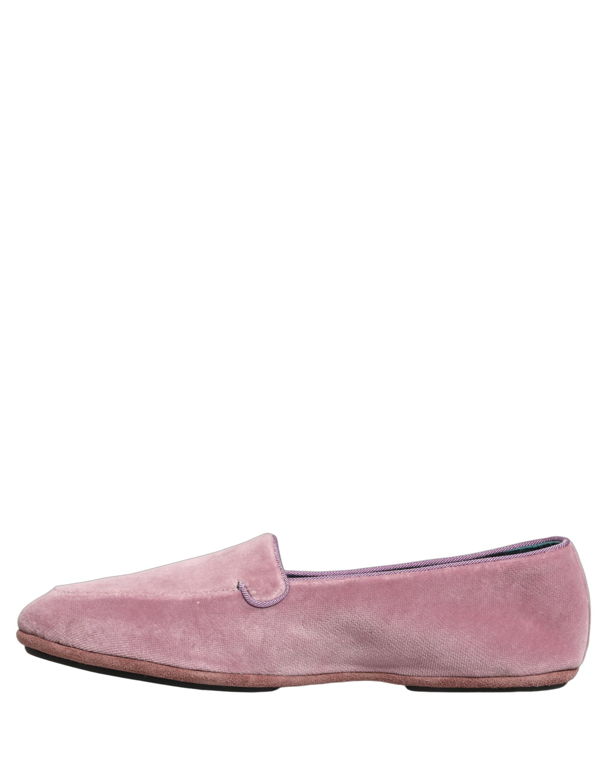 Chaussures homme Dolce & Gabbana, mocassins en velours rose, slip-on élégants et confortables, vue de face.