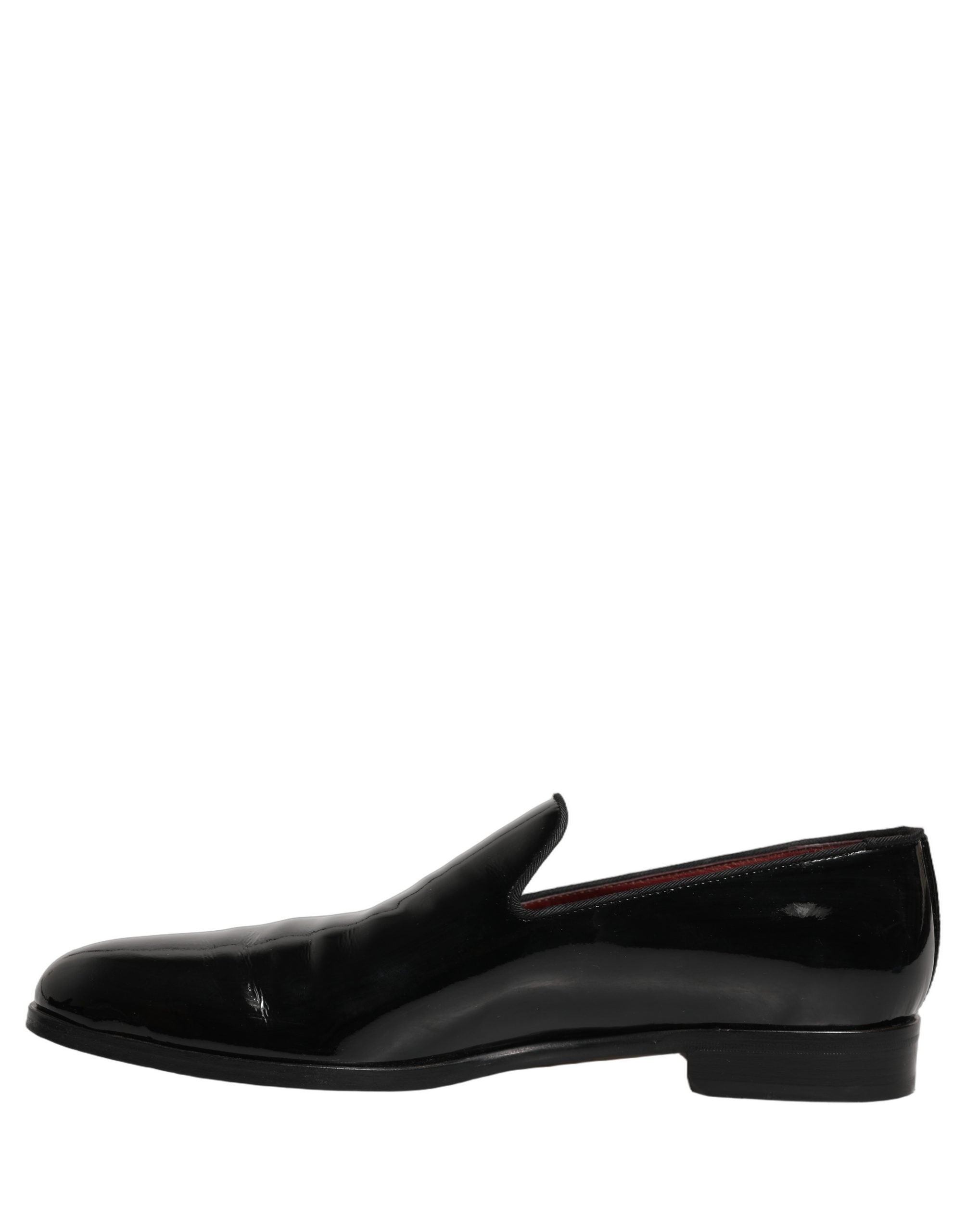 Chaussures mocassins pour homme en cuir verni noir de Dolce & Gabbana, élégantes et sophistiquées.