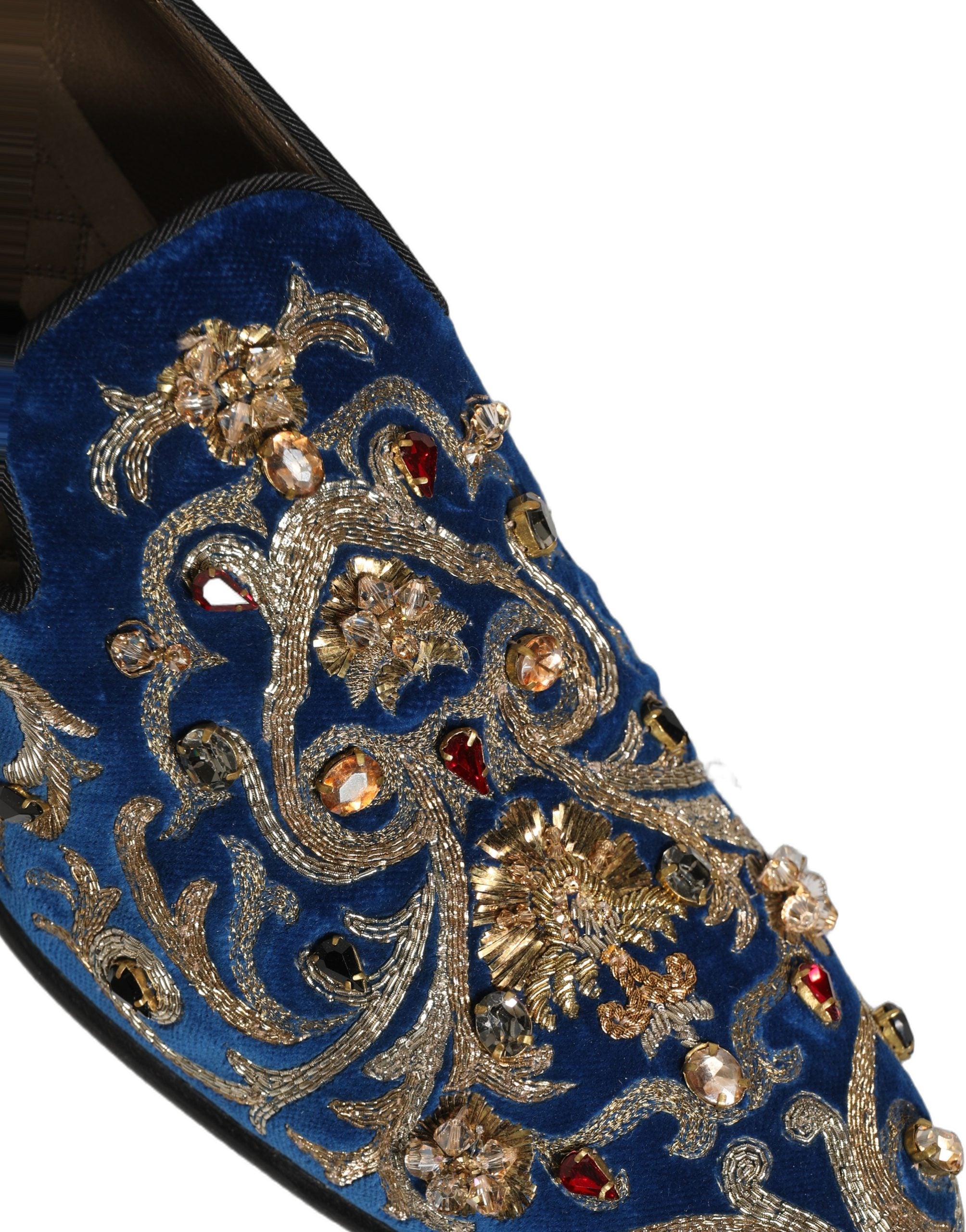 Chaussures loafers Dolce & Gabbana en velours bleu avec embellissements élégants, pour un style sophistiqué et tendance.