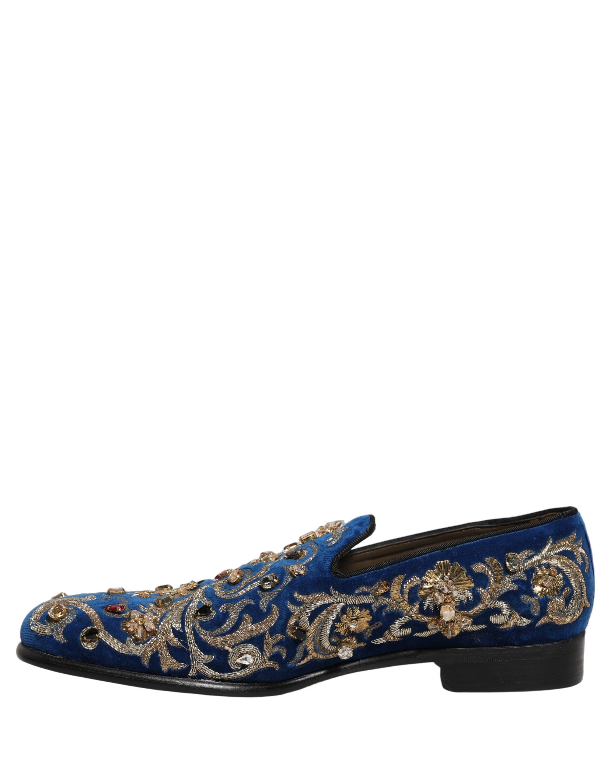 Chaussures loafers Dolce & Gabbana en velours bleu avec embellissements, style élégant et sophistiqué.
