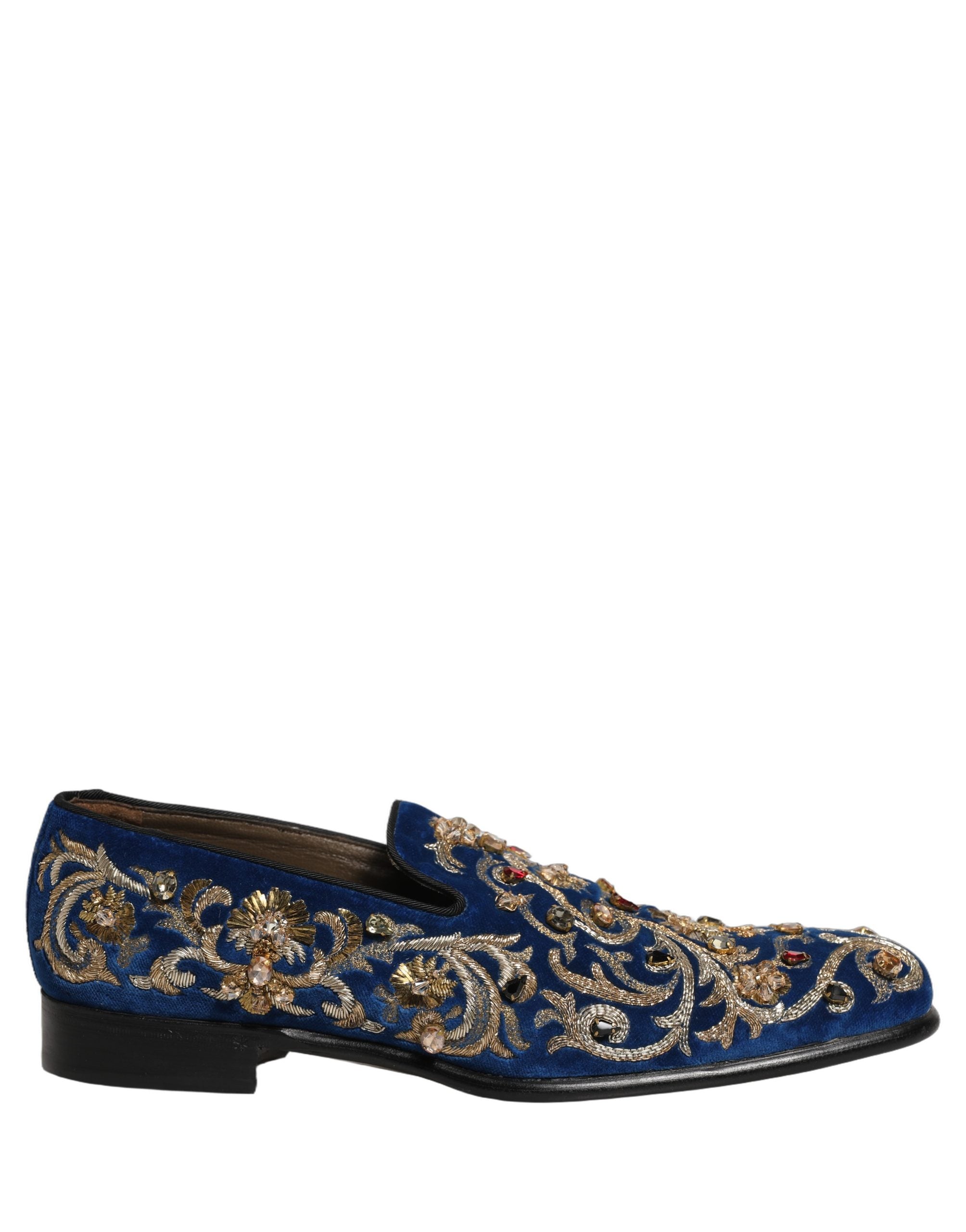 Chaussures loafers Dolce & Gabbana en velours bleu avec embellissements élégants, parfaites pour un look sophistiqué.