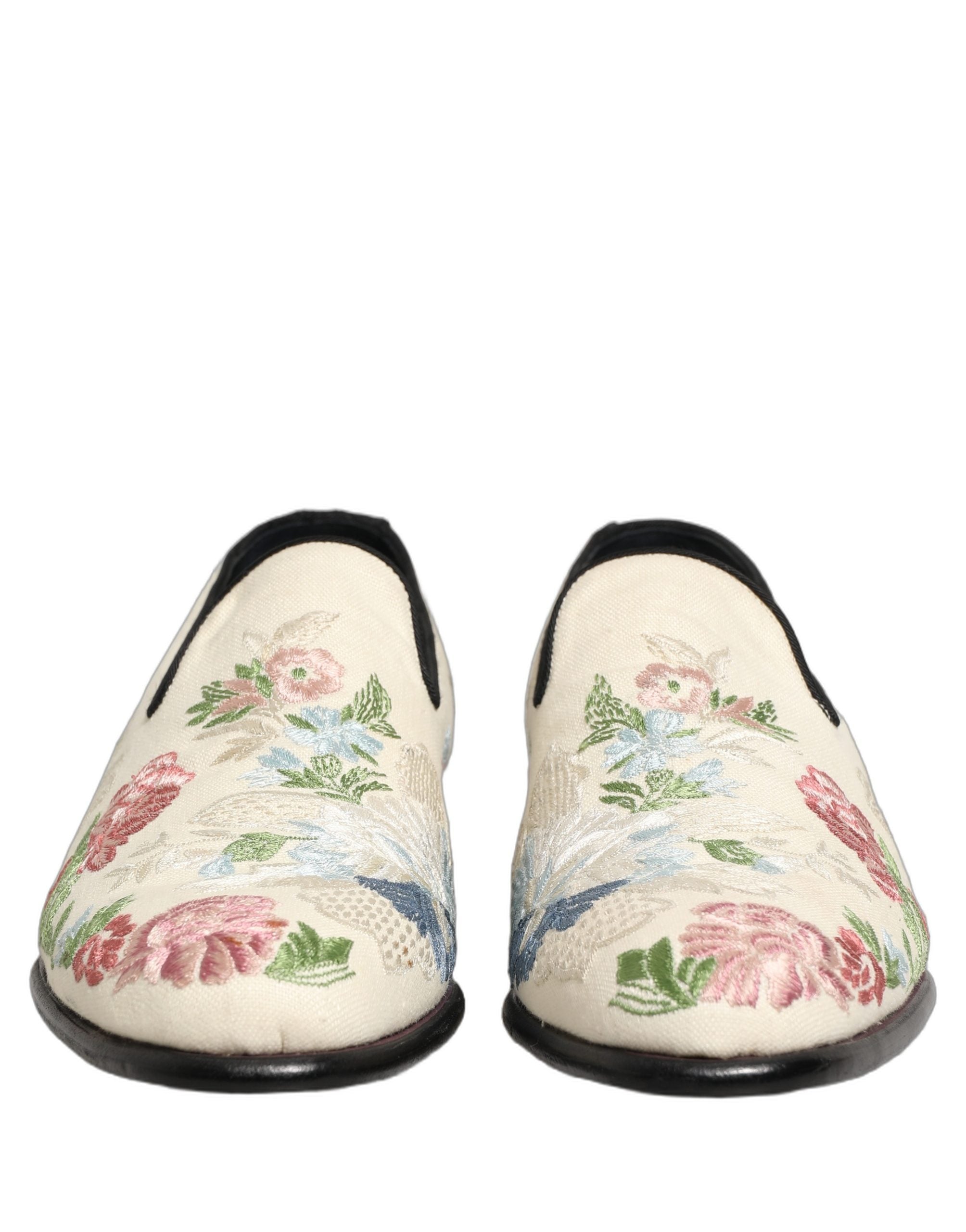 Chaussures loafers Dolce & Gabbana blanches avec broderie florale élégante, parfaites pour un style sophistiqué.