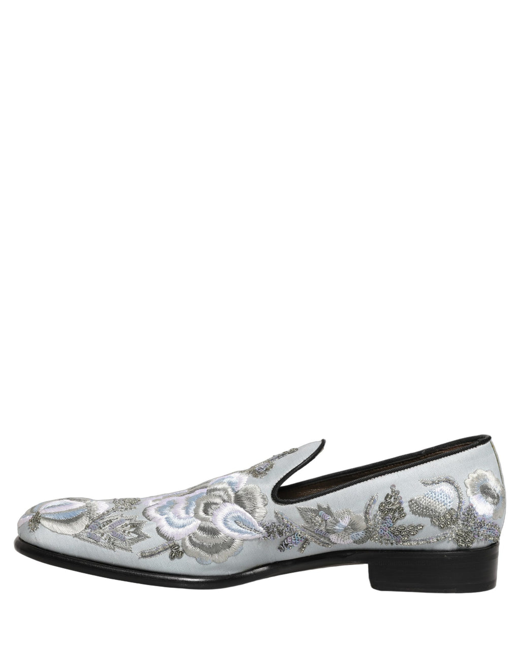 Chaussures mocassins pour homme Dolce & Gabbana blanches avec fleurs et embellissements élégants, détails visibles.