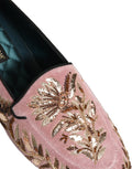 Chaussures mocassins en velours rose Dolce & Gabbana avec broderies florales élégantes, détails raffinés et finition soignée.